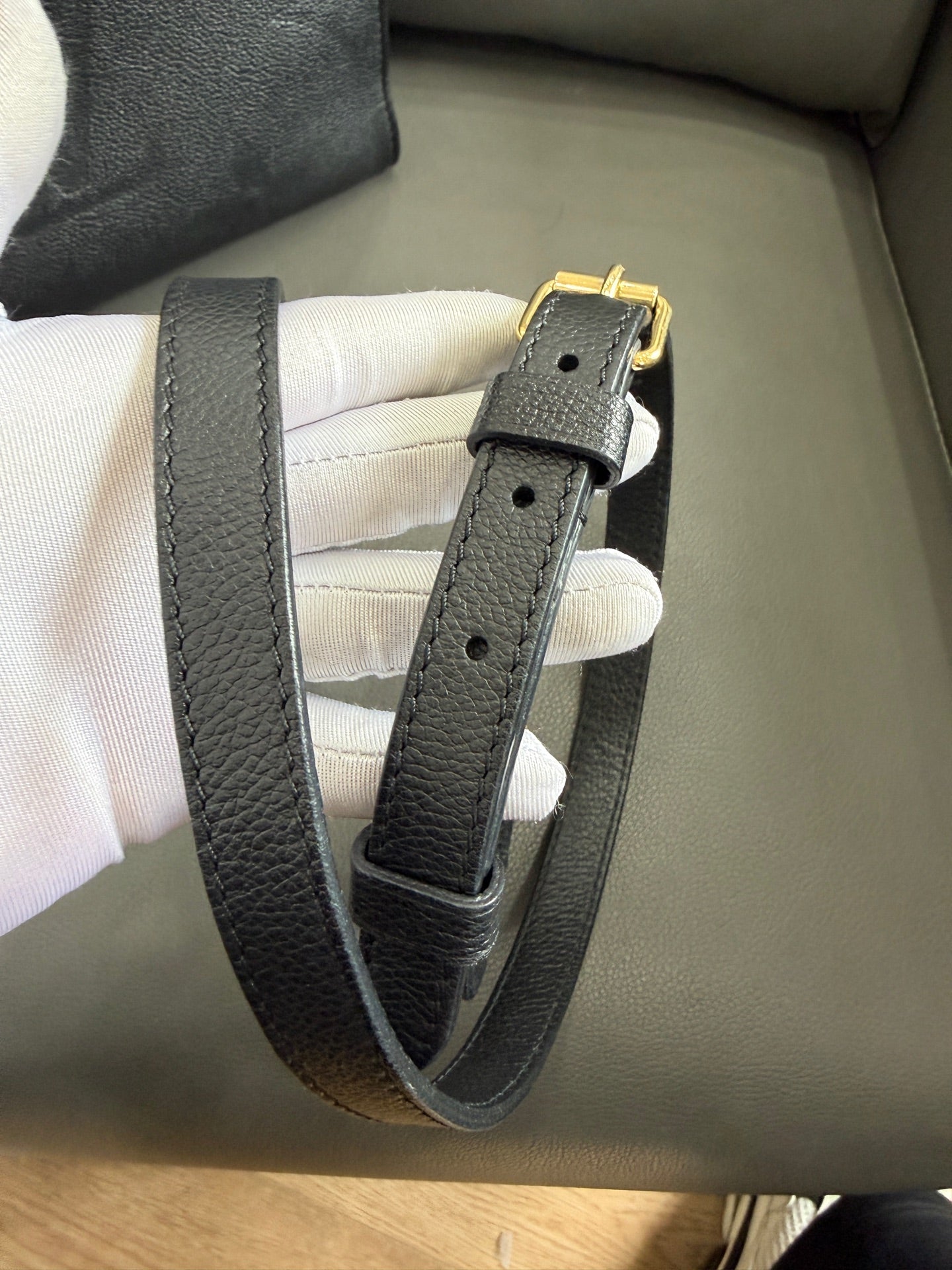 Louis Vuitton - Onthego - Leather - Black - (small)