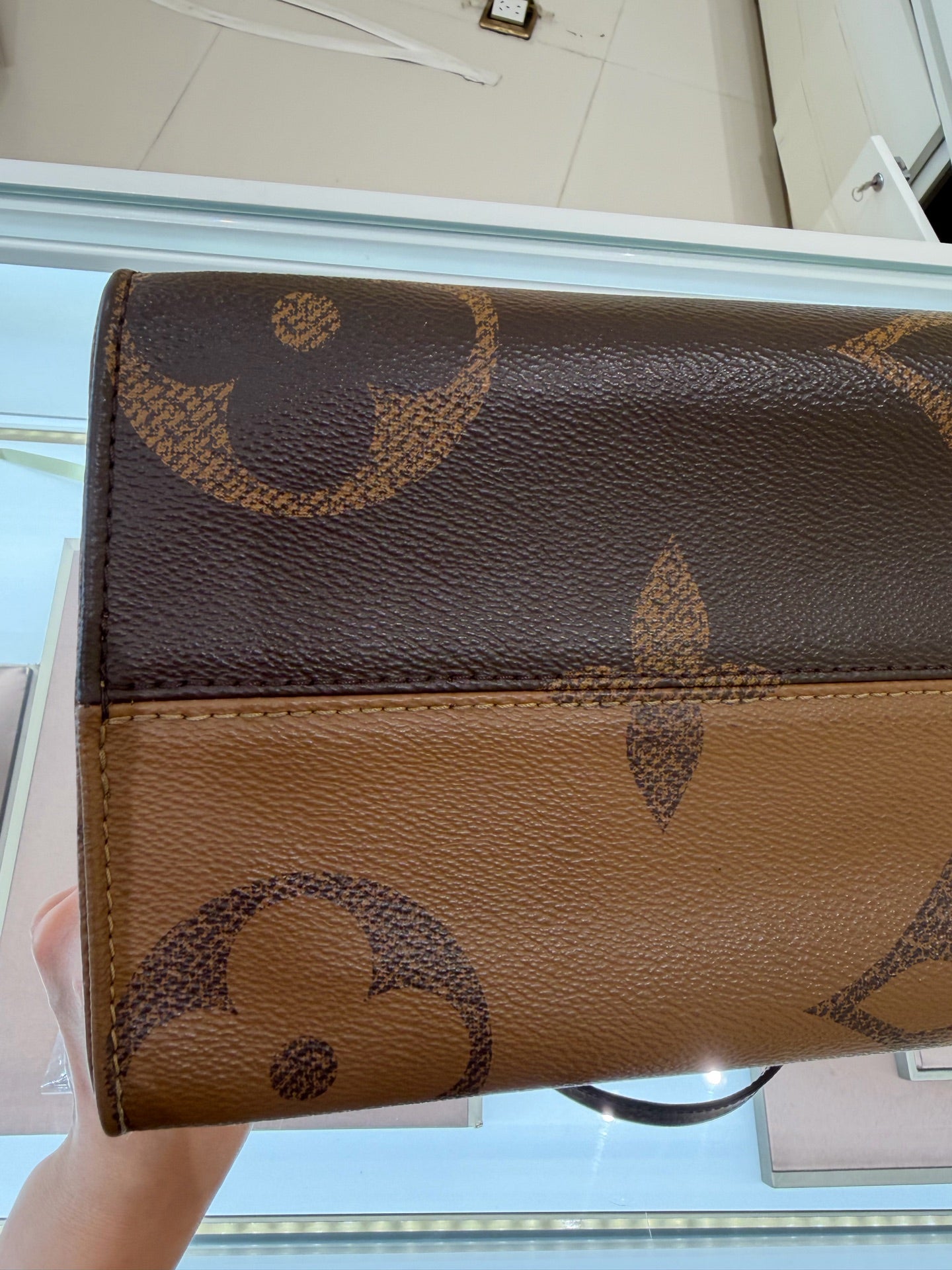 Louis Vuitton - Onthego - Leather - Brown - (Medium)