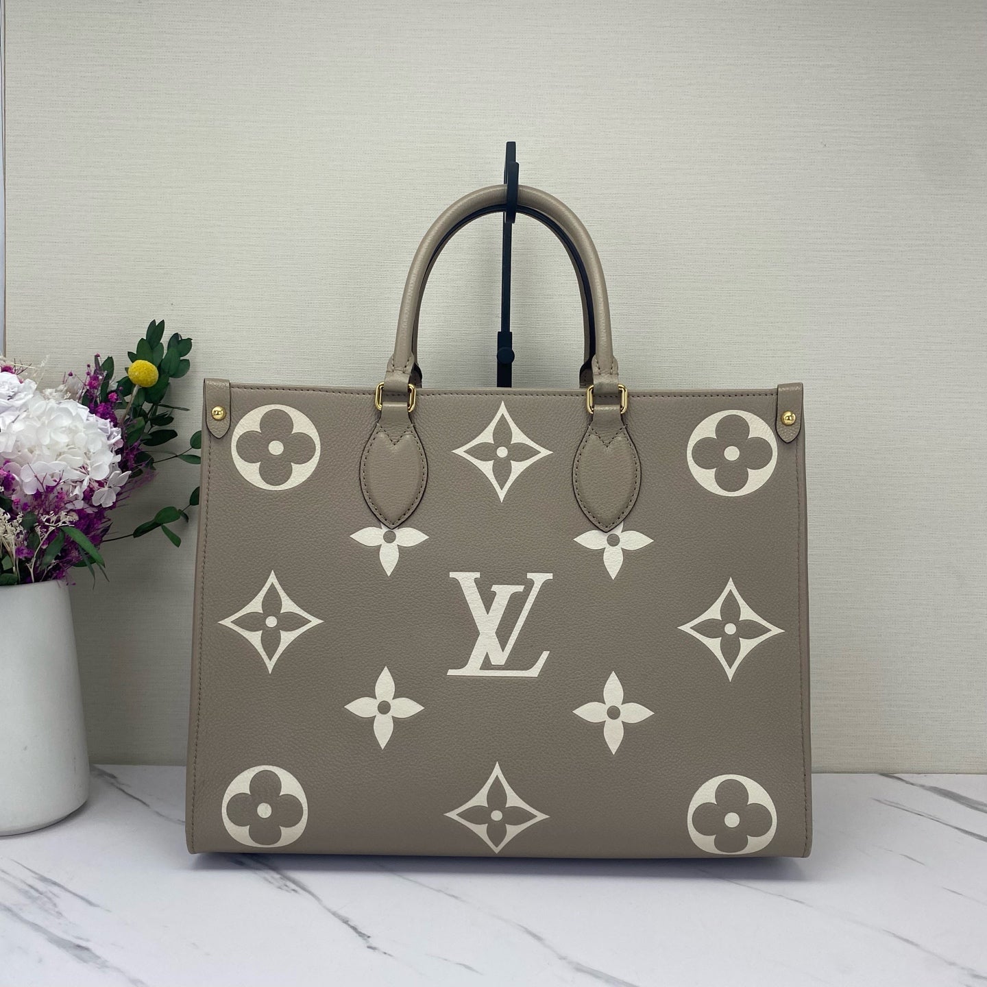 Louis Vuitton - Onthego - Leather - Grey - (medium)