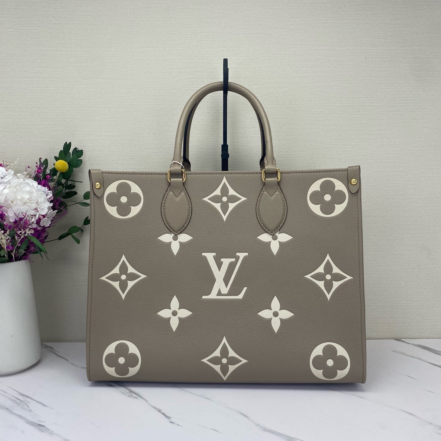 Louis Vuitton - Onthego - Leather - Grey - (medium)
