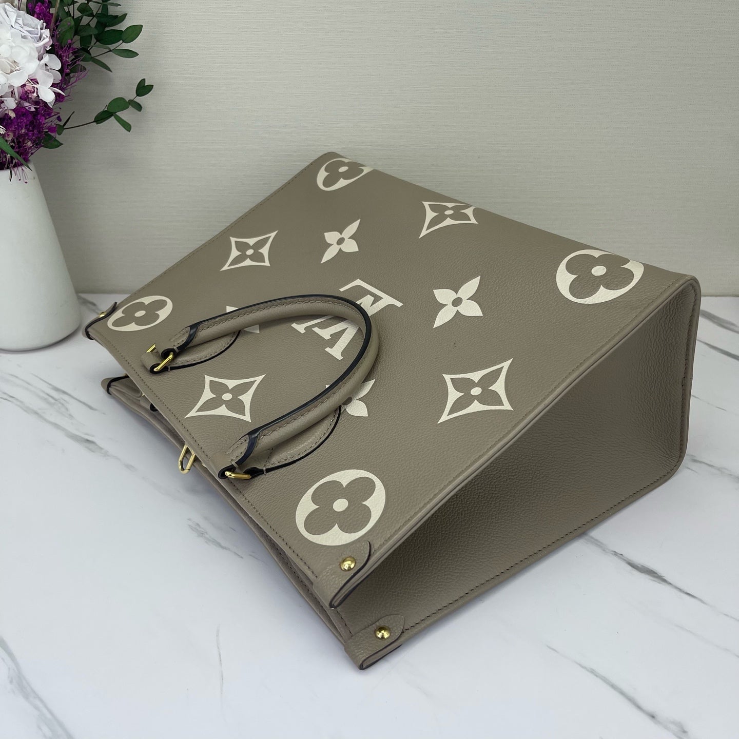 Louis Vuitton - Onthego - Leather - Grey - (medium)