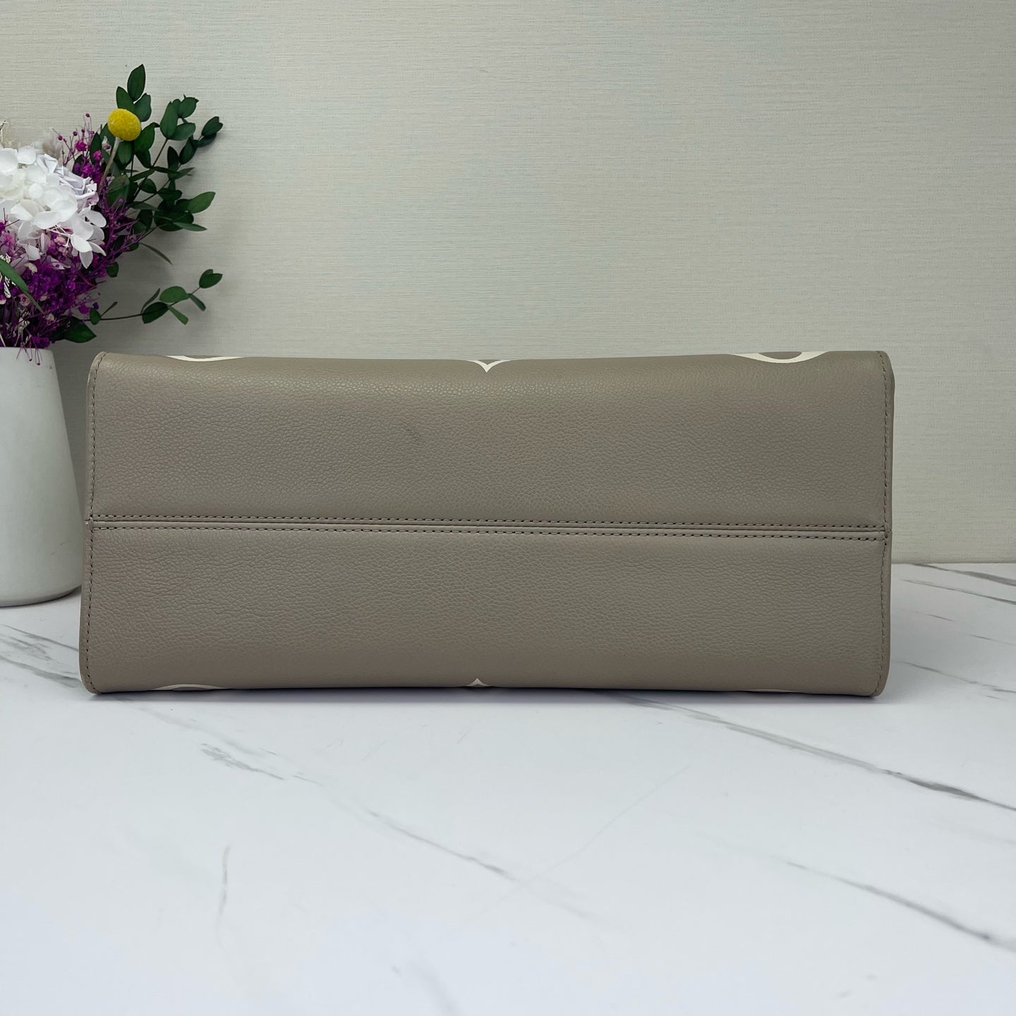 Louis Vuitton - Onthego - Leather - Grey - (medium)
