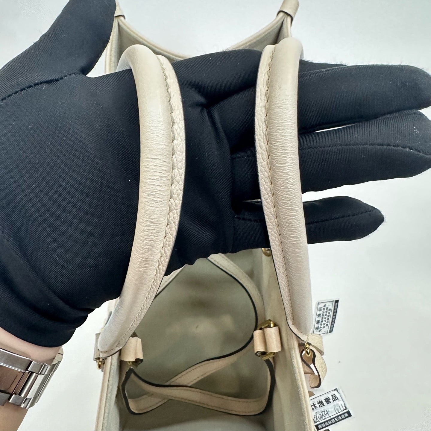 Louis Vuitton - OnTheGo MM - Grained leather - Cream with Orange and White Monogram - (medium)