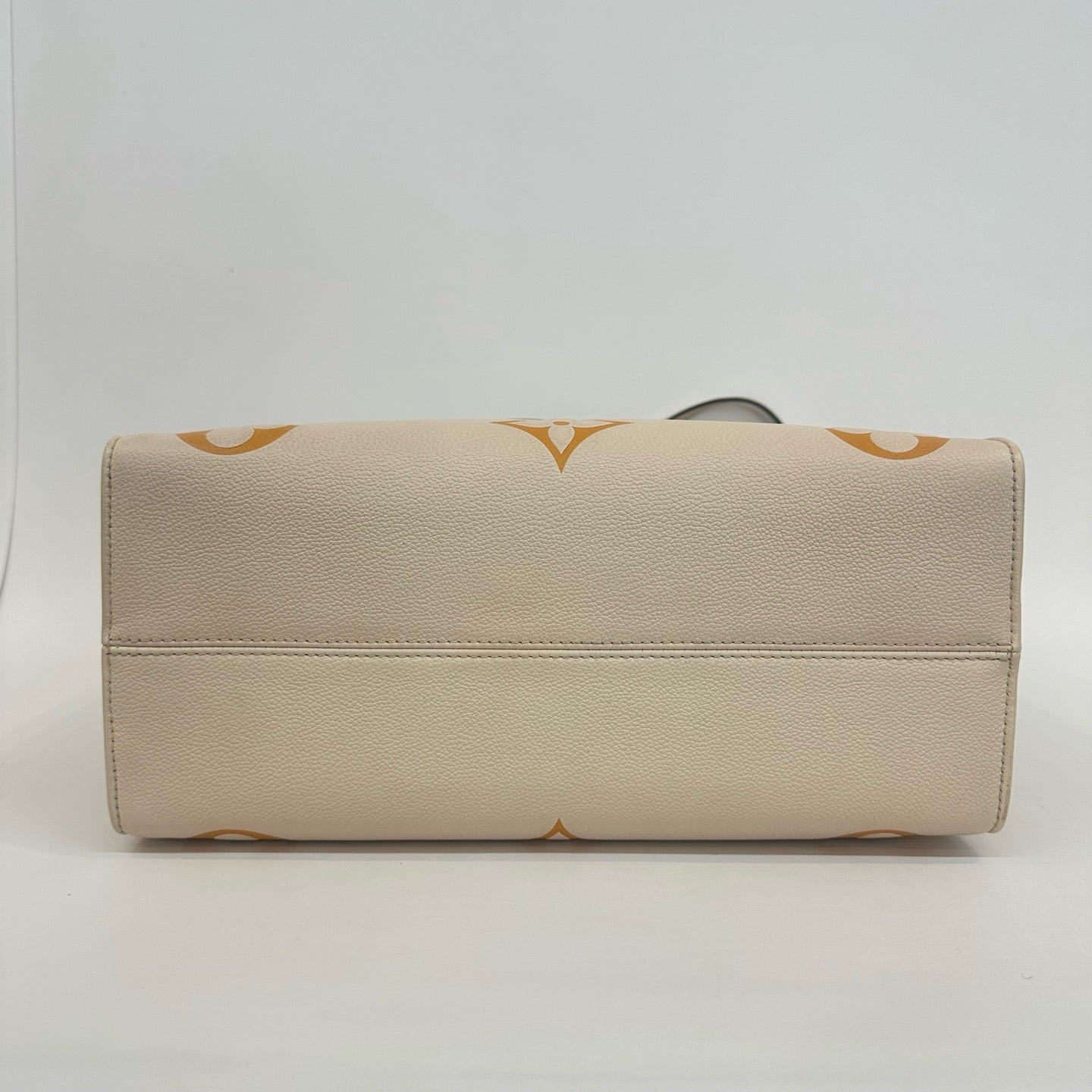 Louis Vuitton - OnTheGo MM - Grained leather - Cream with Orange and White Monogram - (medium)