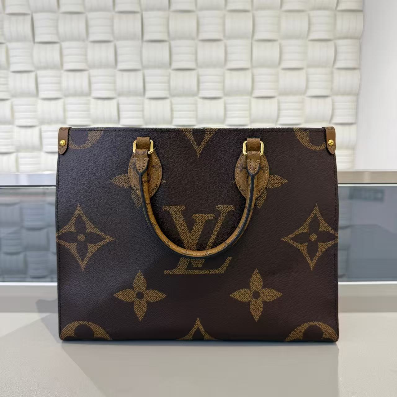 Louis Vuitton - Onthego MM - Monogram coated canvas with leather trim - Brown - (medium)