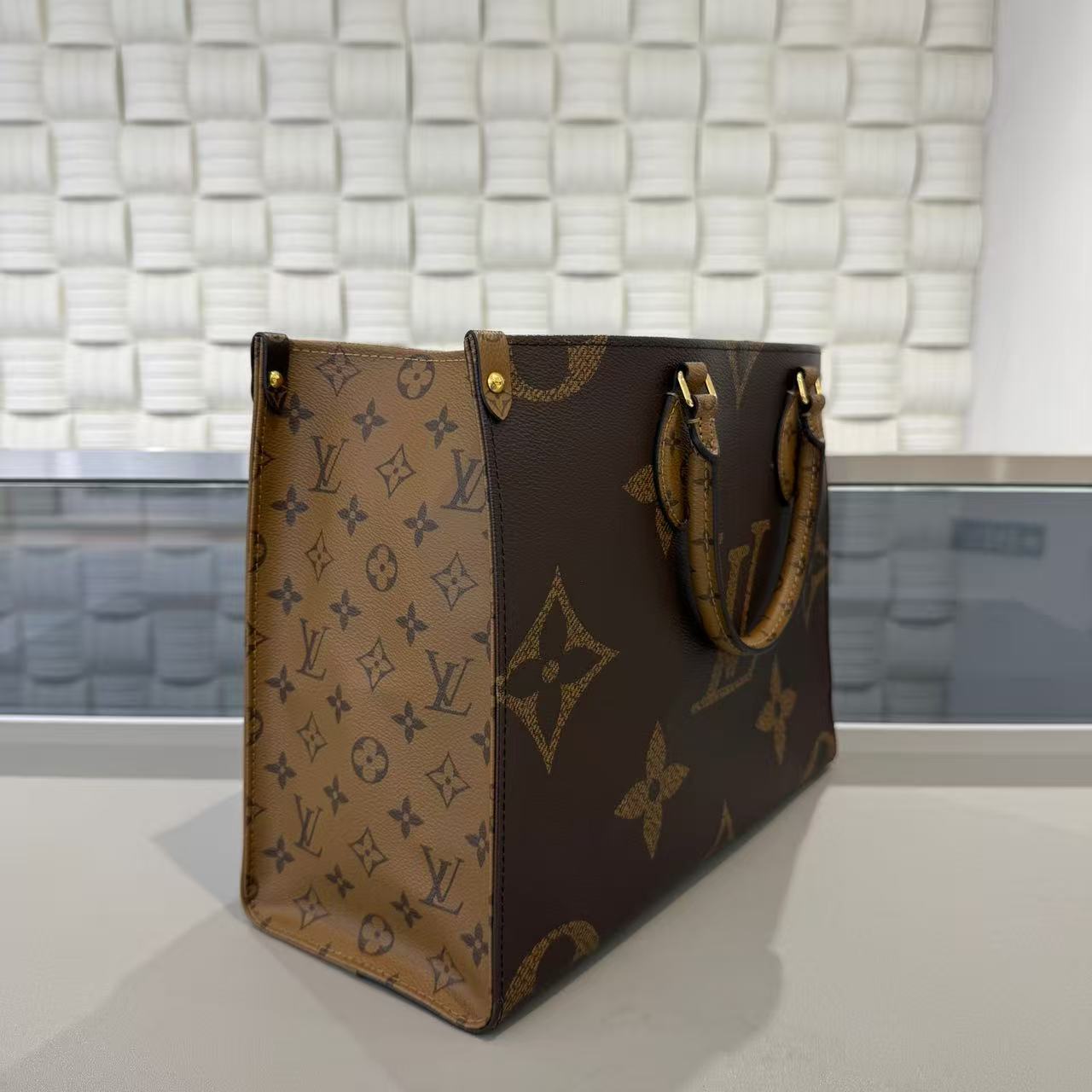Louis Vuitton - Onthego MM - Monogram coated canvas with leather trim - Brown - (medium)