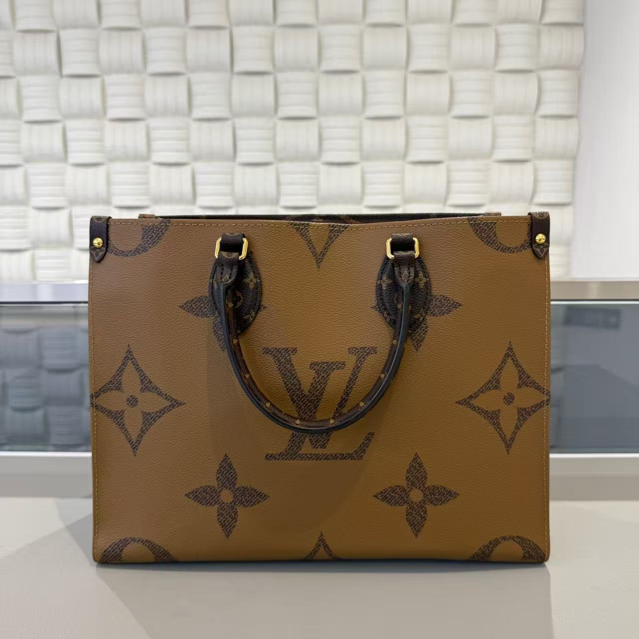 Louis Vuitton - Onthego MM - Monogram coated canvas with leather trim - Brown - (medium)