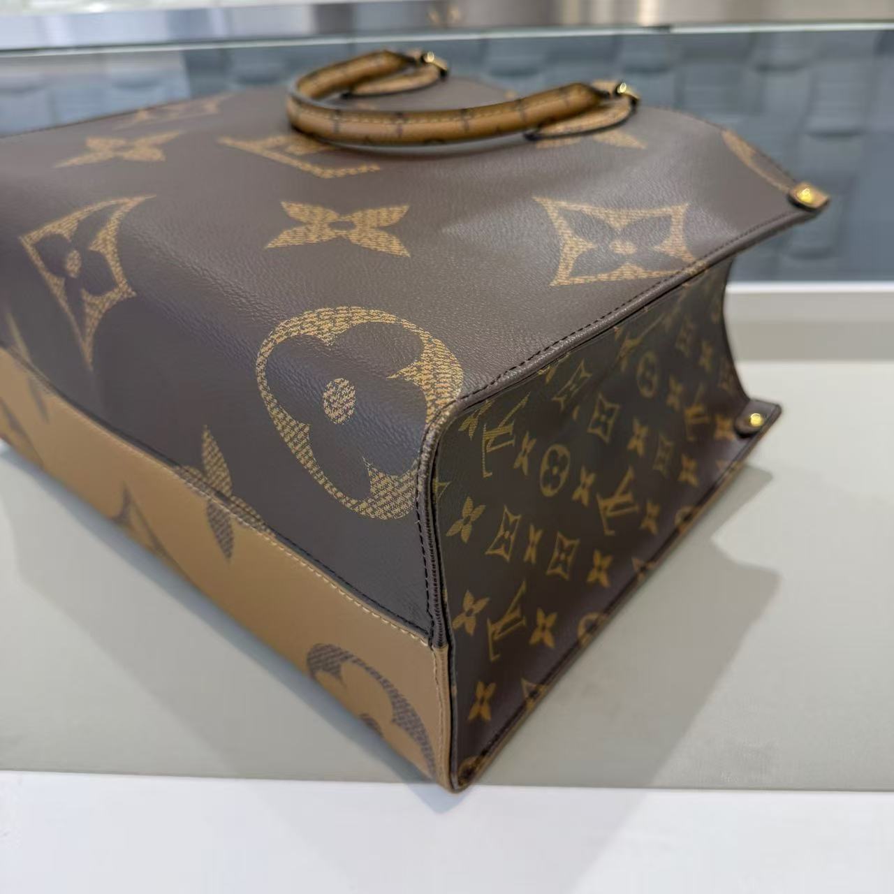 Louis Vuitton - Onthego MM - Monogram coated canvas with leather trim - Brown - (medium)