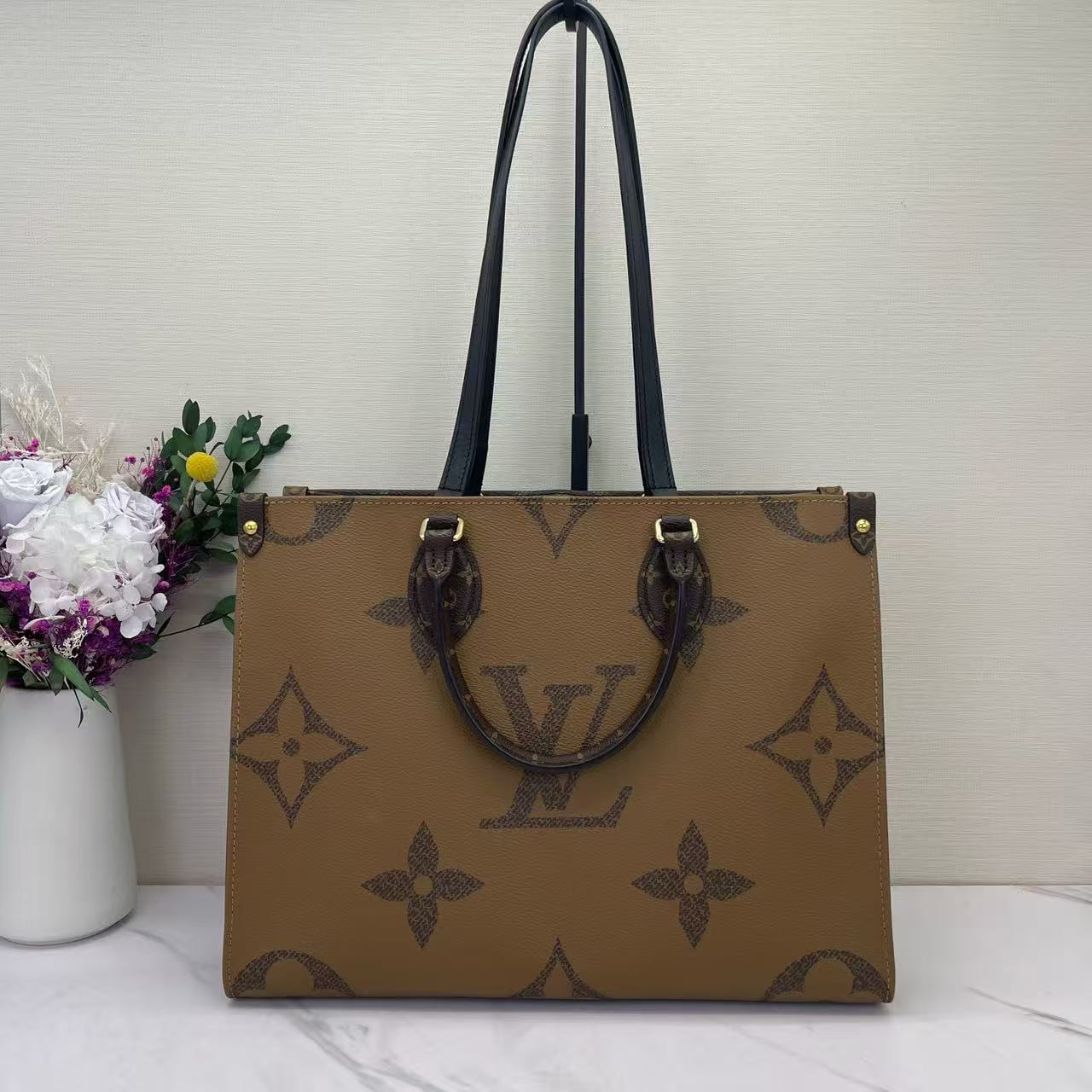 Louis Vuitton - Onthego MM - Monogram Giant coated canvas with leather trim - Brown with red interior - (Medium)
