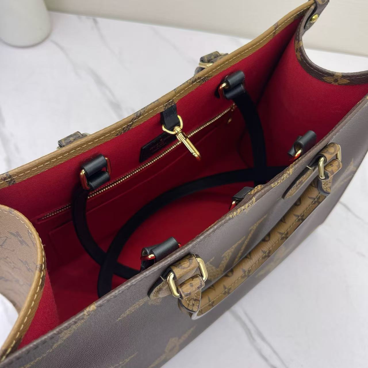 Louis Vuitton - Onthego MM - Monogram Giant coated canvas with leather trim - Brown with red interior - (Medium)