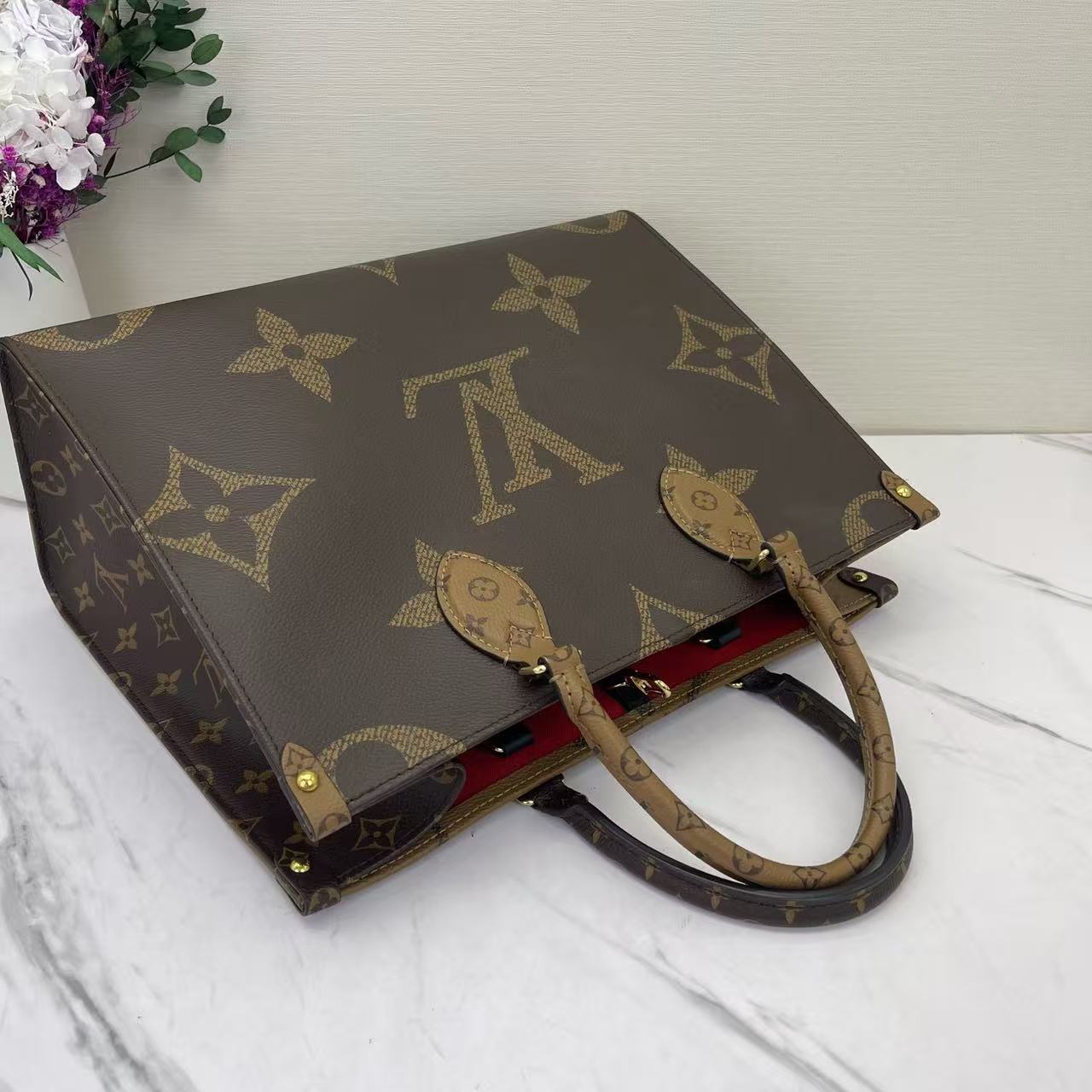 Louis Vuitton - Onthego MM - Monogram Giant coated canvas with leather trim - Brown with red interior - (Medium)
