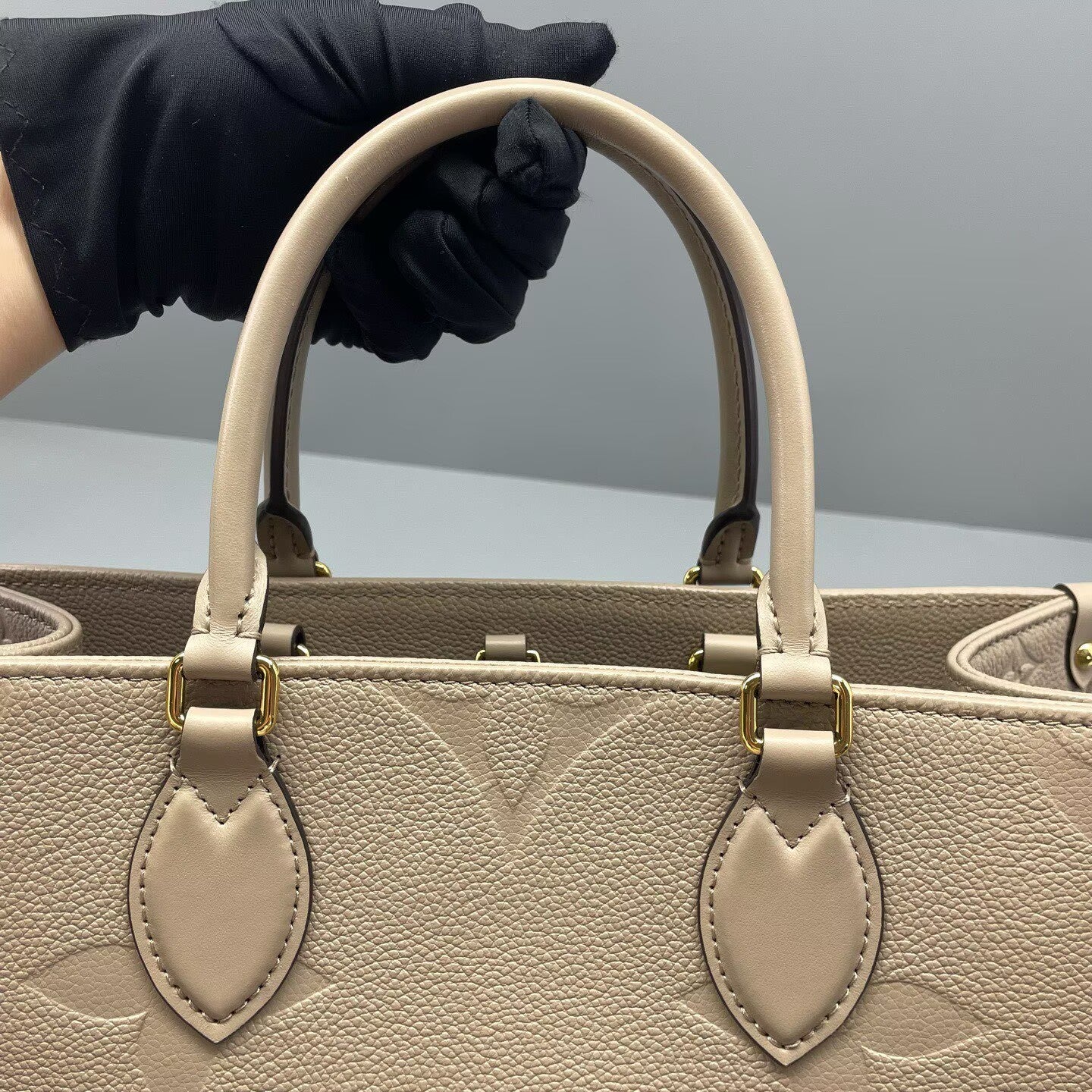 Louis Vuitton - Onthego - Monogram Empreinte leather - Elephant Grey - (Medium)