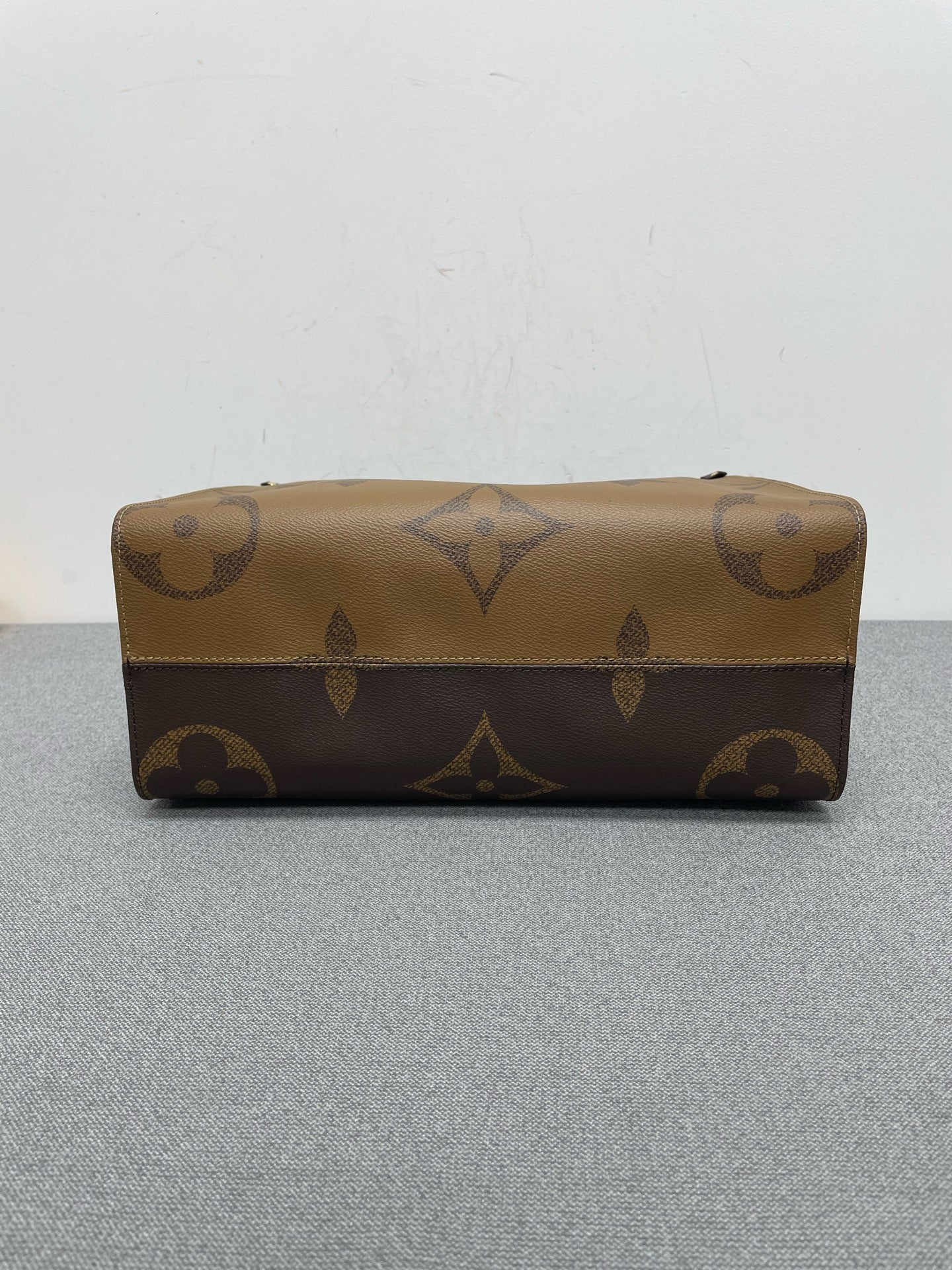 Louis Vuitton - OnTheGo - Synthetic - Multicolour - (medium)