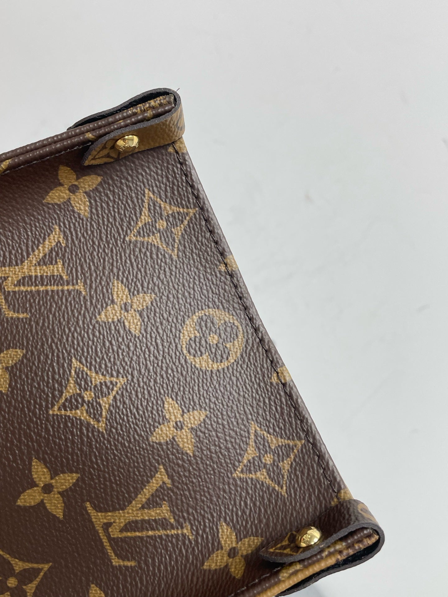 Louis Vuitton - OnTheGo - Synthetic - Multicolour - (medium)