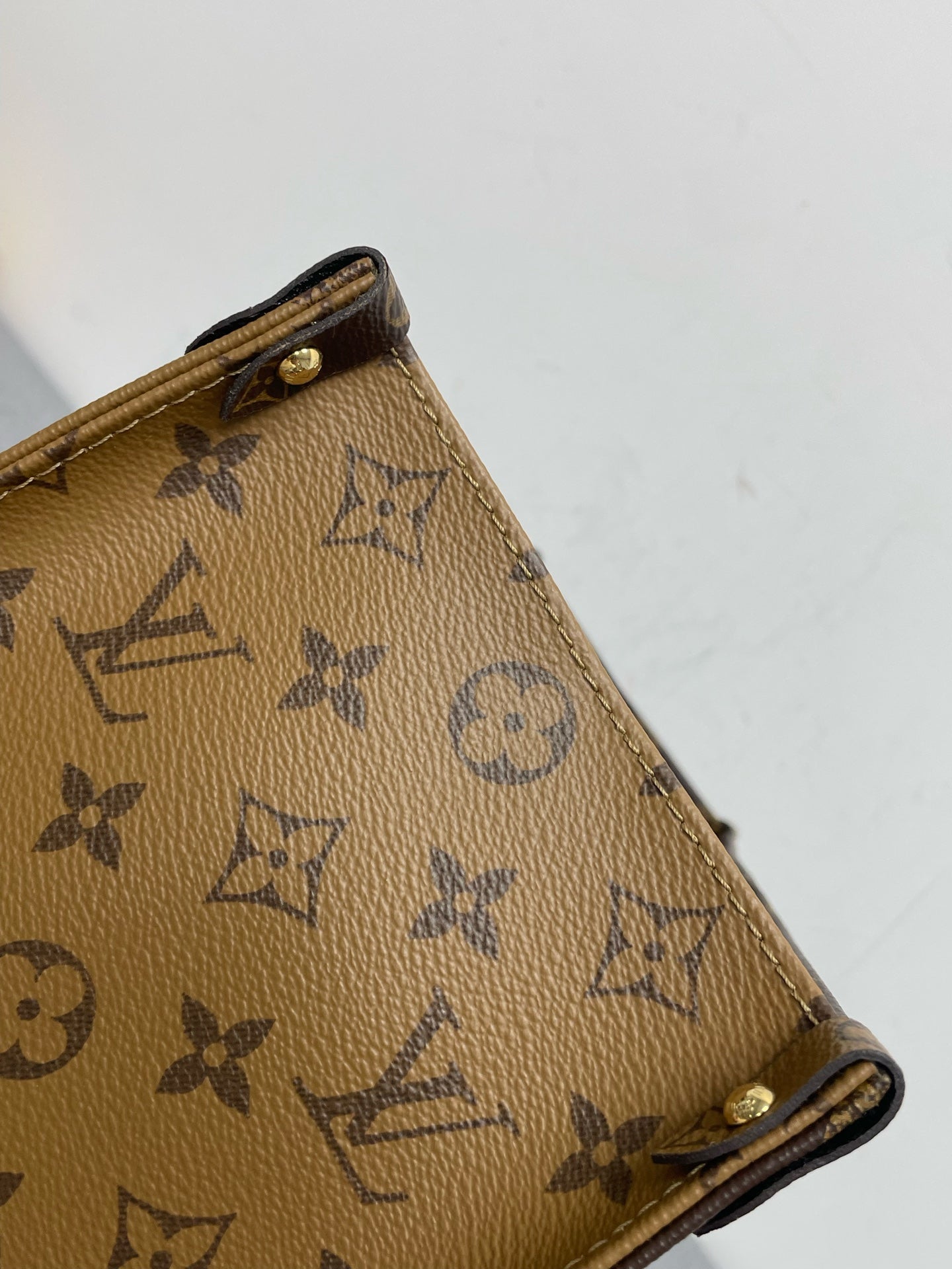 Louis Vuitton - OnTheGo - Synthetic - Multicolour - (medium)