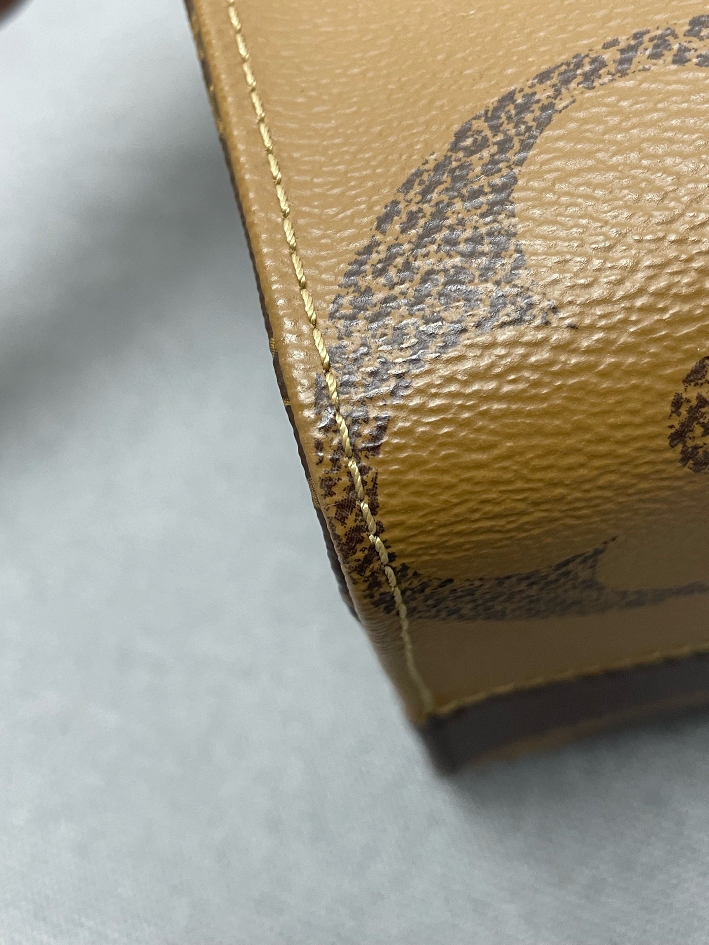 Louis Vuitton - OnTheGo - Synthetic - Multicolour - (medium)