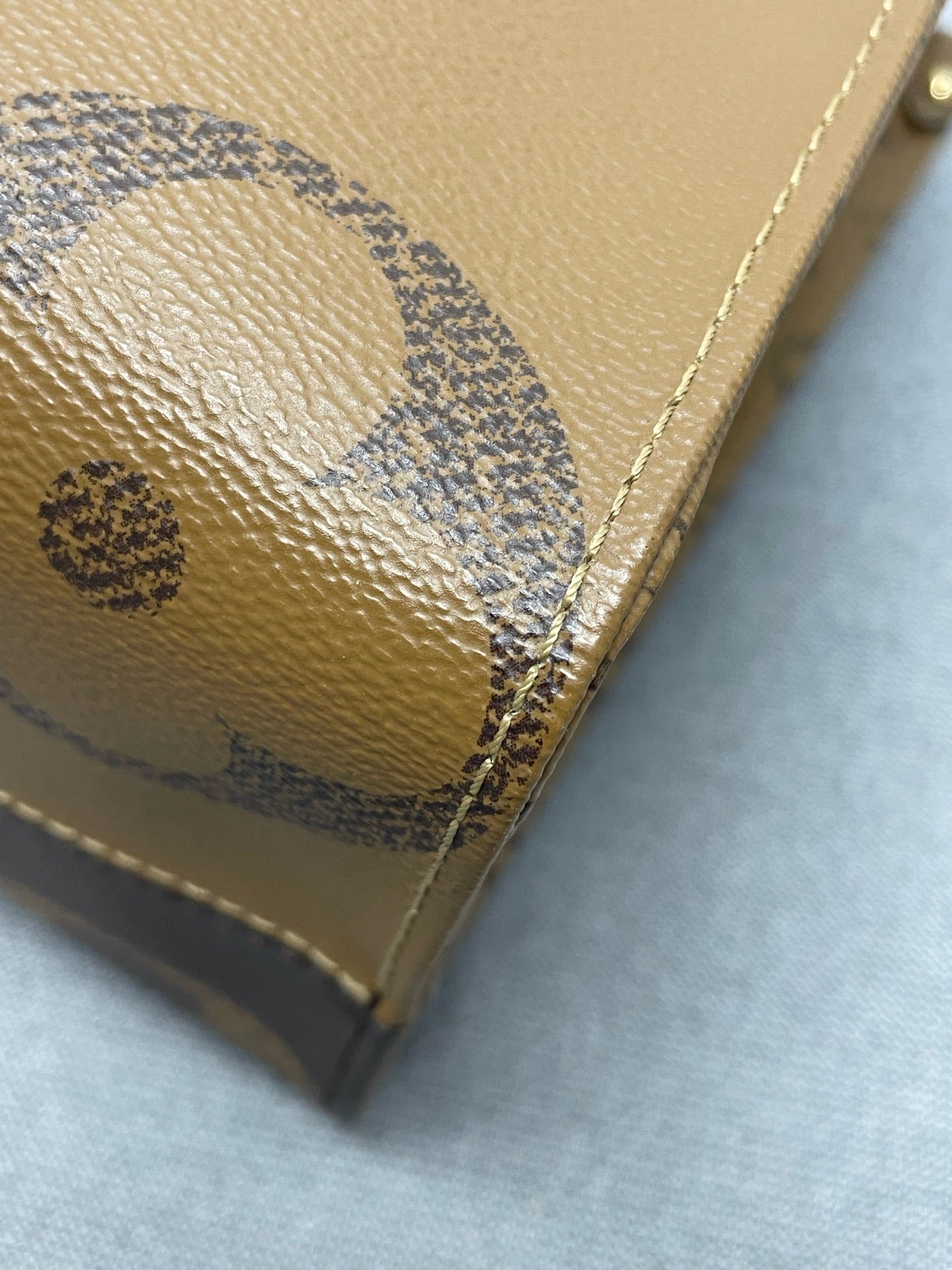 Louis Vuitton - OnTheGo - Synthetic - Multicolour - (medium)