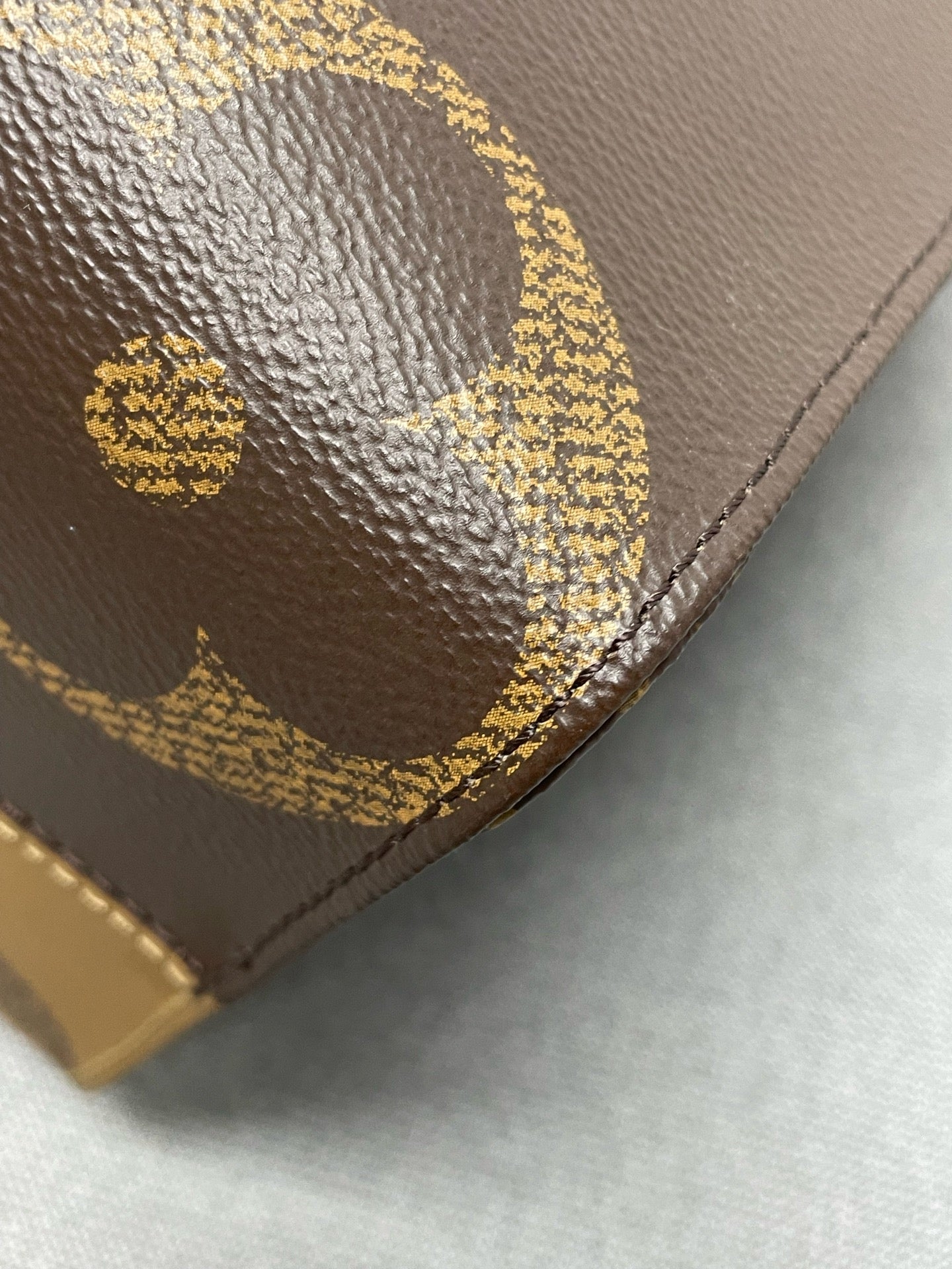 Louis Vuitton - OnTheGo - Synthetic - Multicolour - (medium)