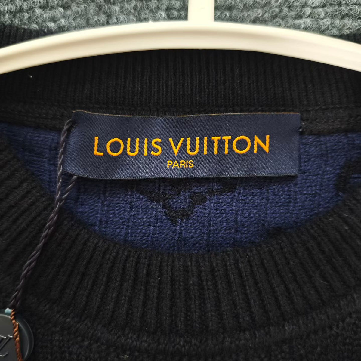 Louis Vuitton - Other - Cashmere - Black - (L)