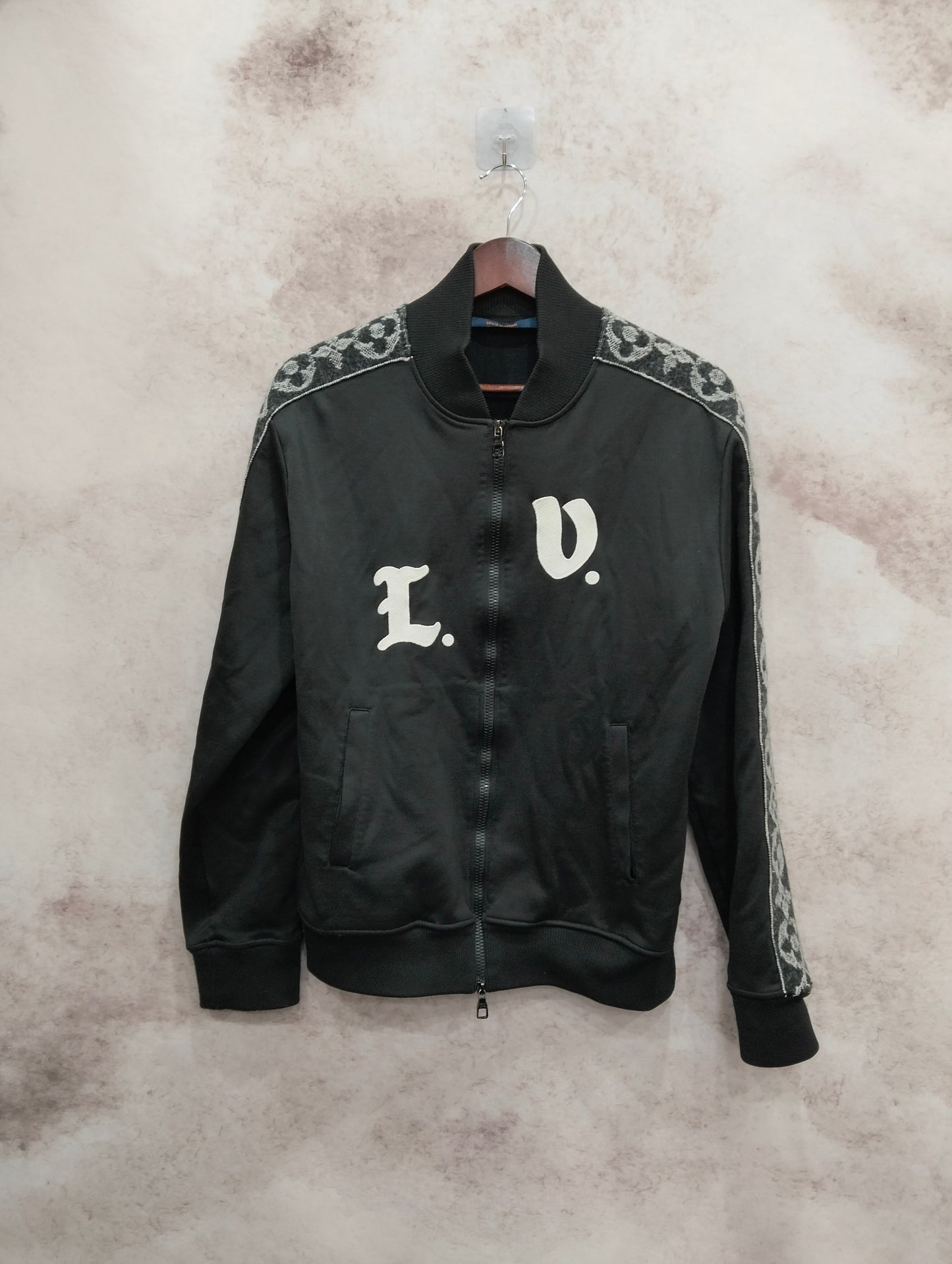 Louis Vuitton - Other - Cloth - Black - (M)