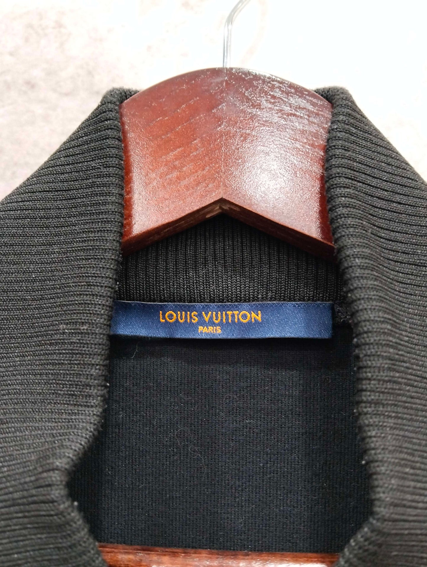Louis Vuitton - Other - Cloth - Black - (M)