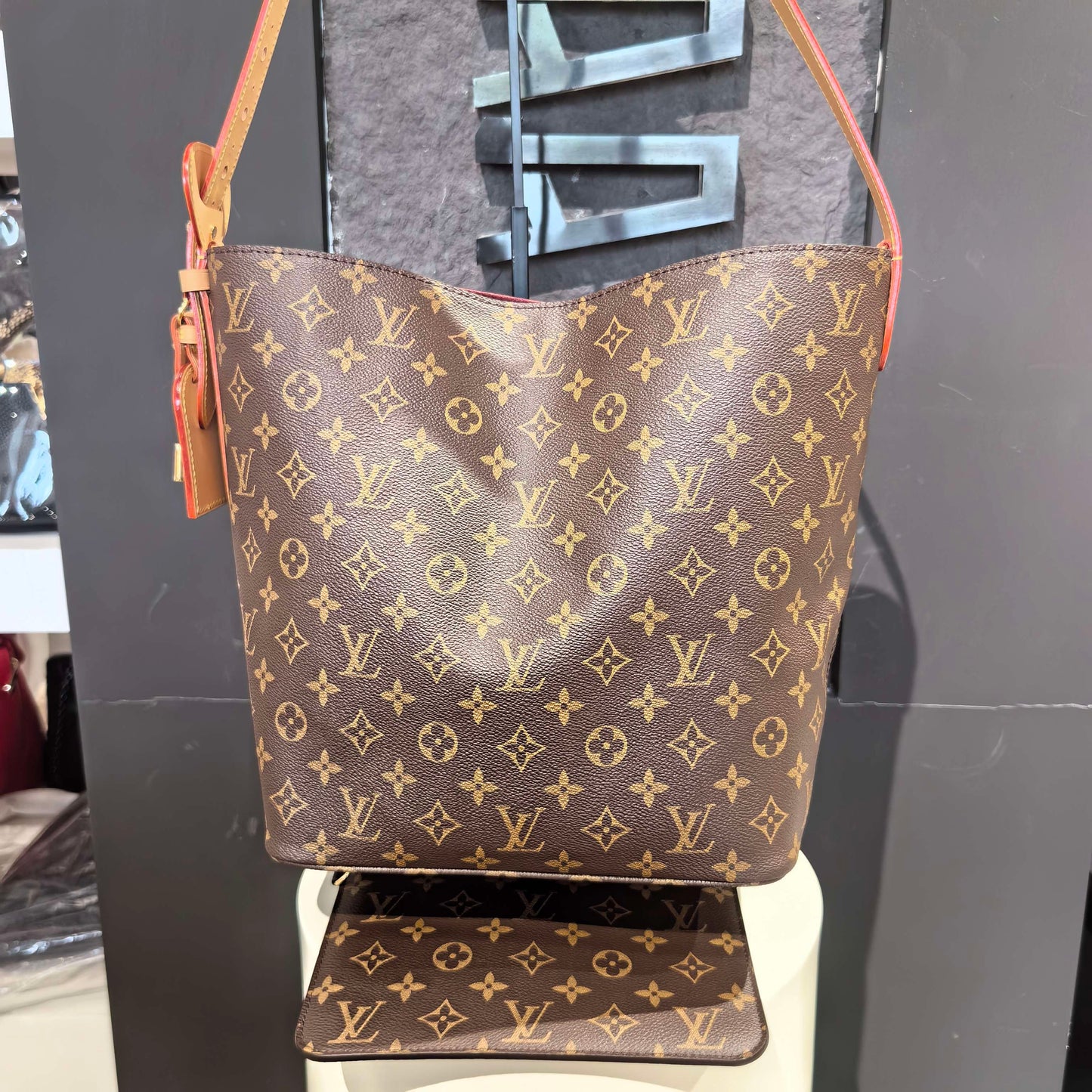 Louis Vuitton - Other - Cloth - Brown - (large)