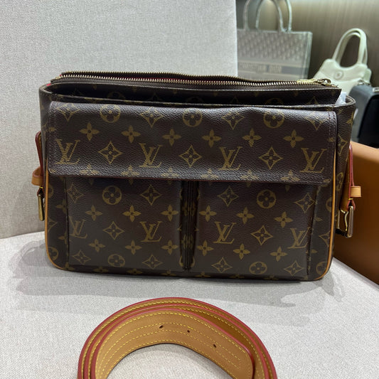 Louis Vuitton - Other - Cloth - Brown - (medium)