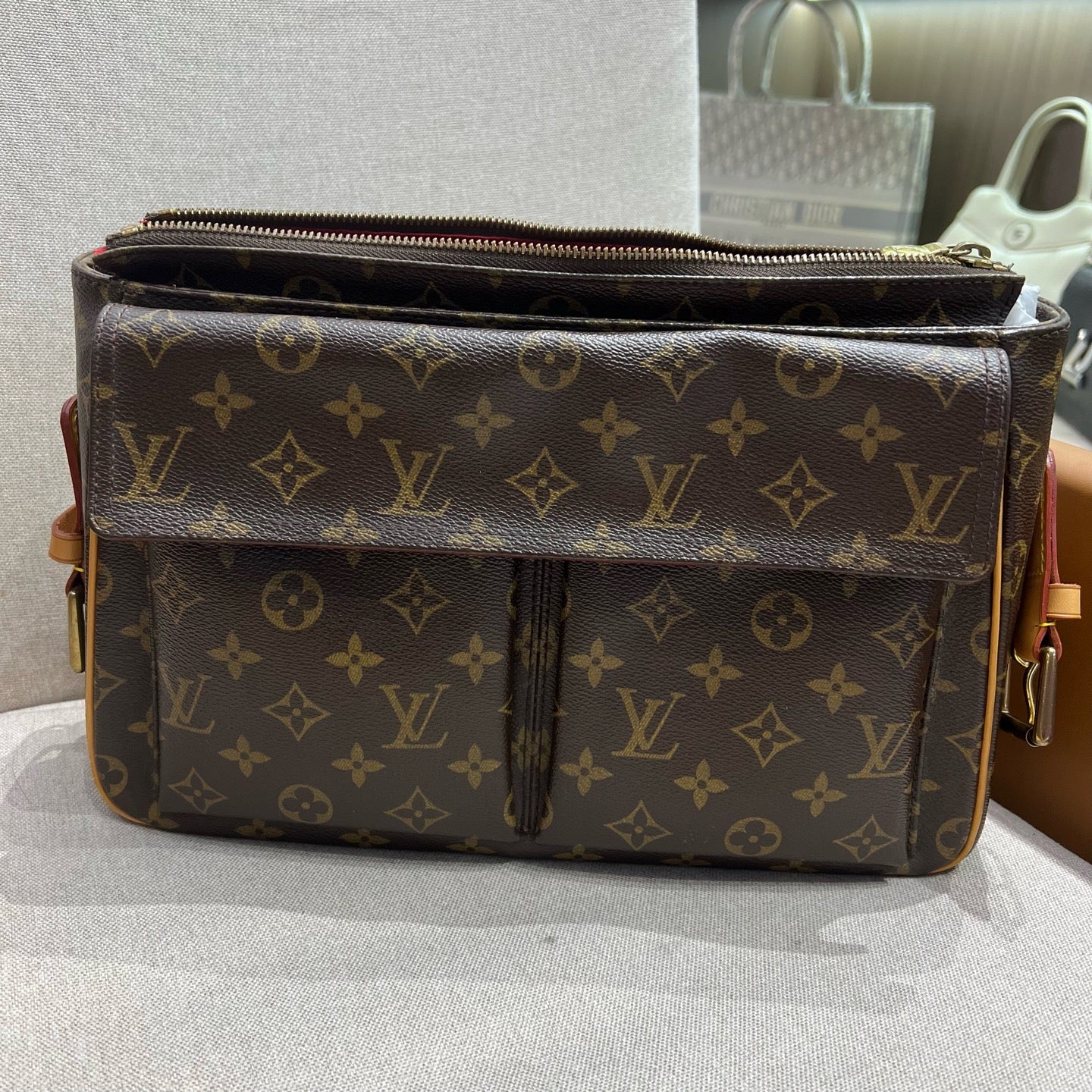 Louis Vuitton - Other - Cloth - Brown - (medium)