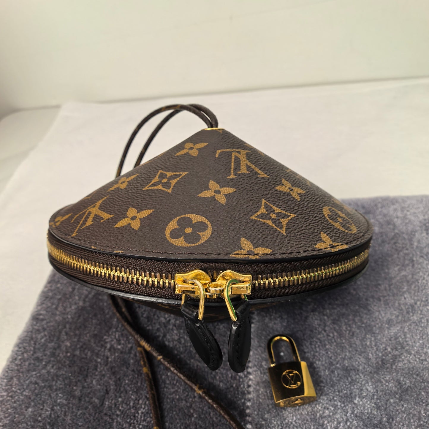 Louis Vuitton - Other - Cloth - Brown - (small)