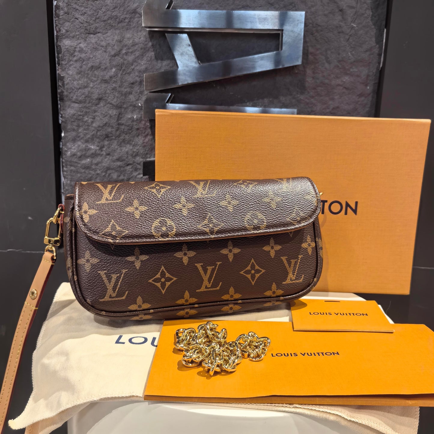 Louis Vuitton - Other - Cloth - Brown - (small)