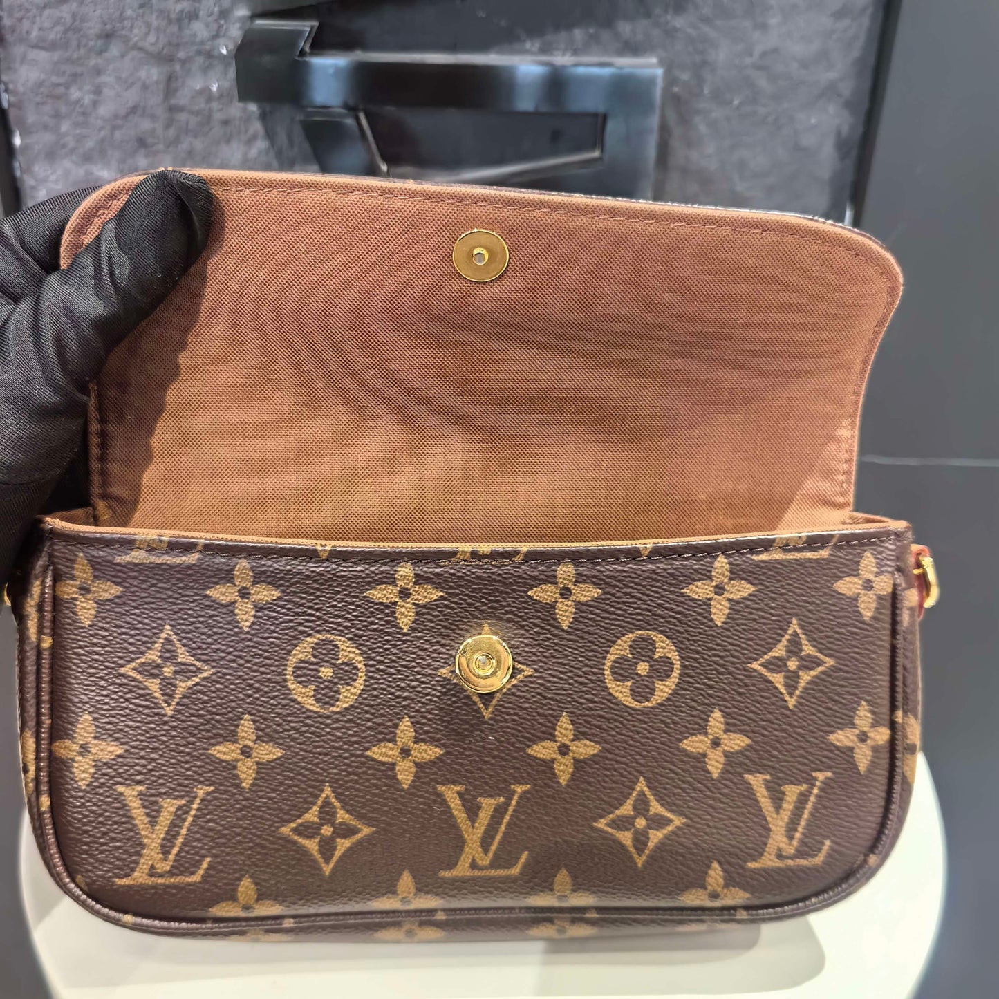 Louis Vuitton - Other - Cloth - Brown - (small)