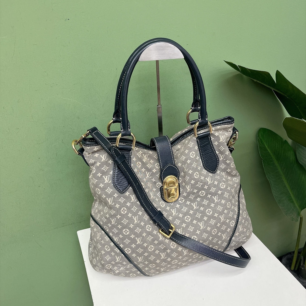 Louis Vuitton - Other - Cloth - Grey - (large)