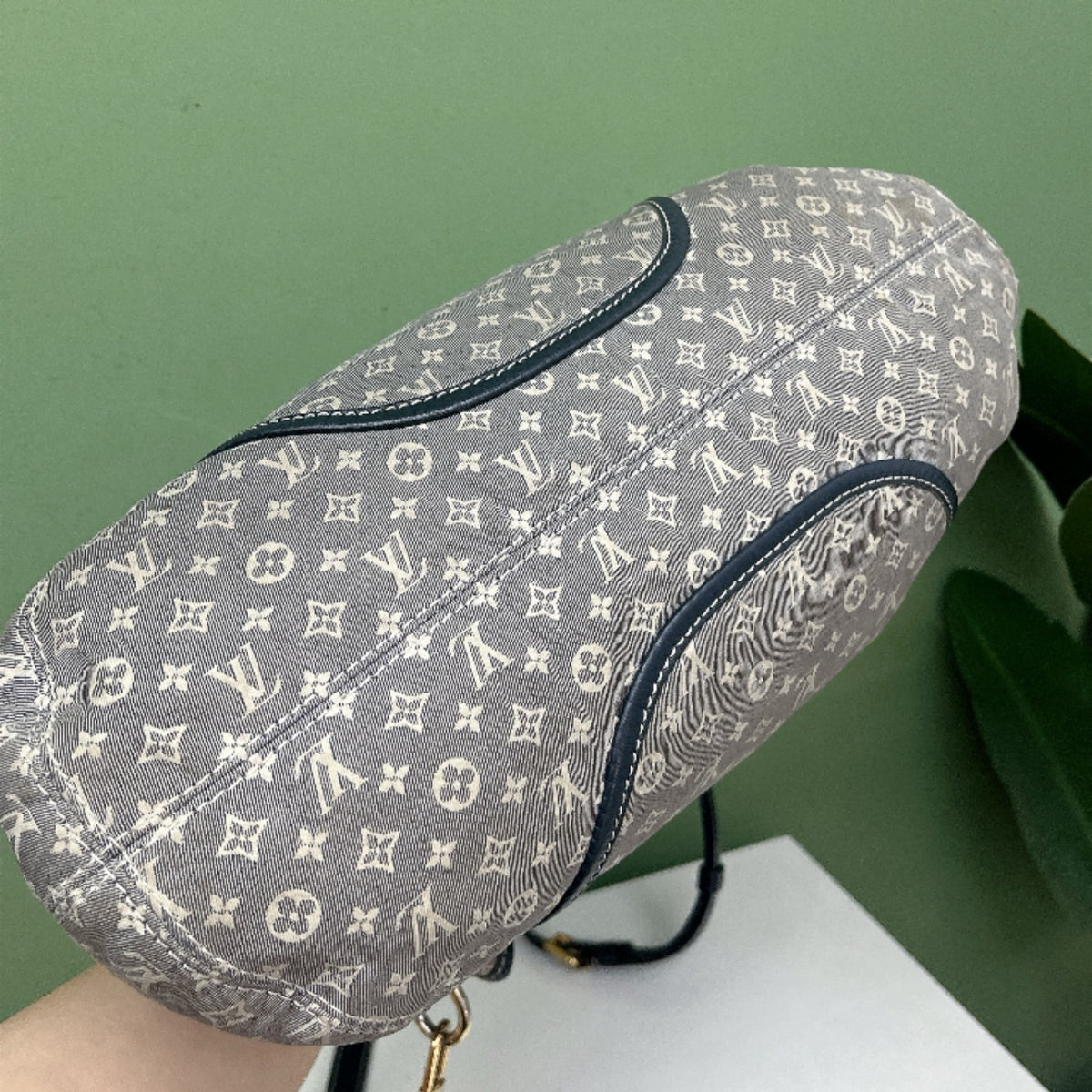 Louis Vuitton - Other - Cloth - Grey - (large)