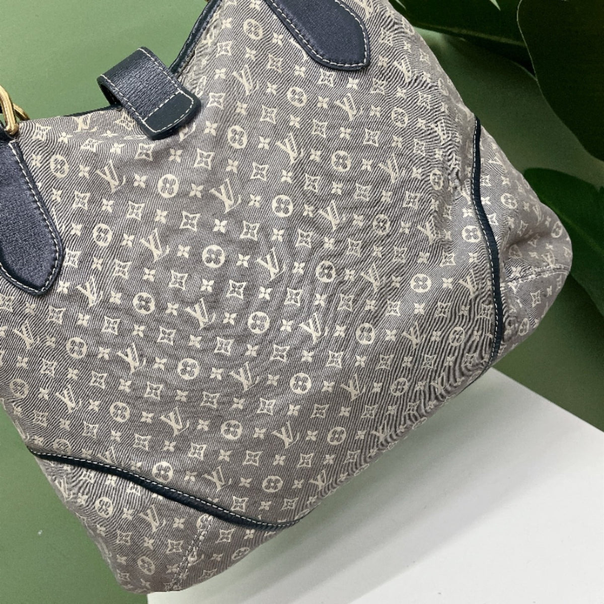 Louis Vuitton - Other - Cloth - Grey - (large)