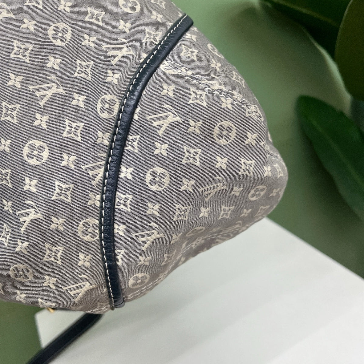 Louis Vuitton - Other - Cloth - Grey - (large)