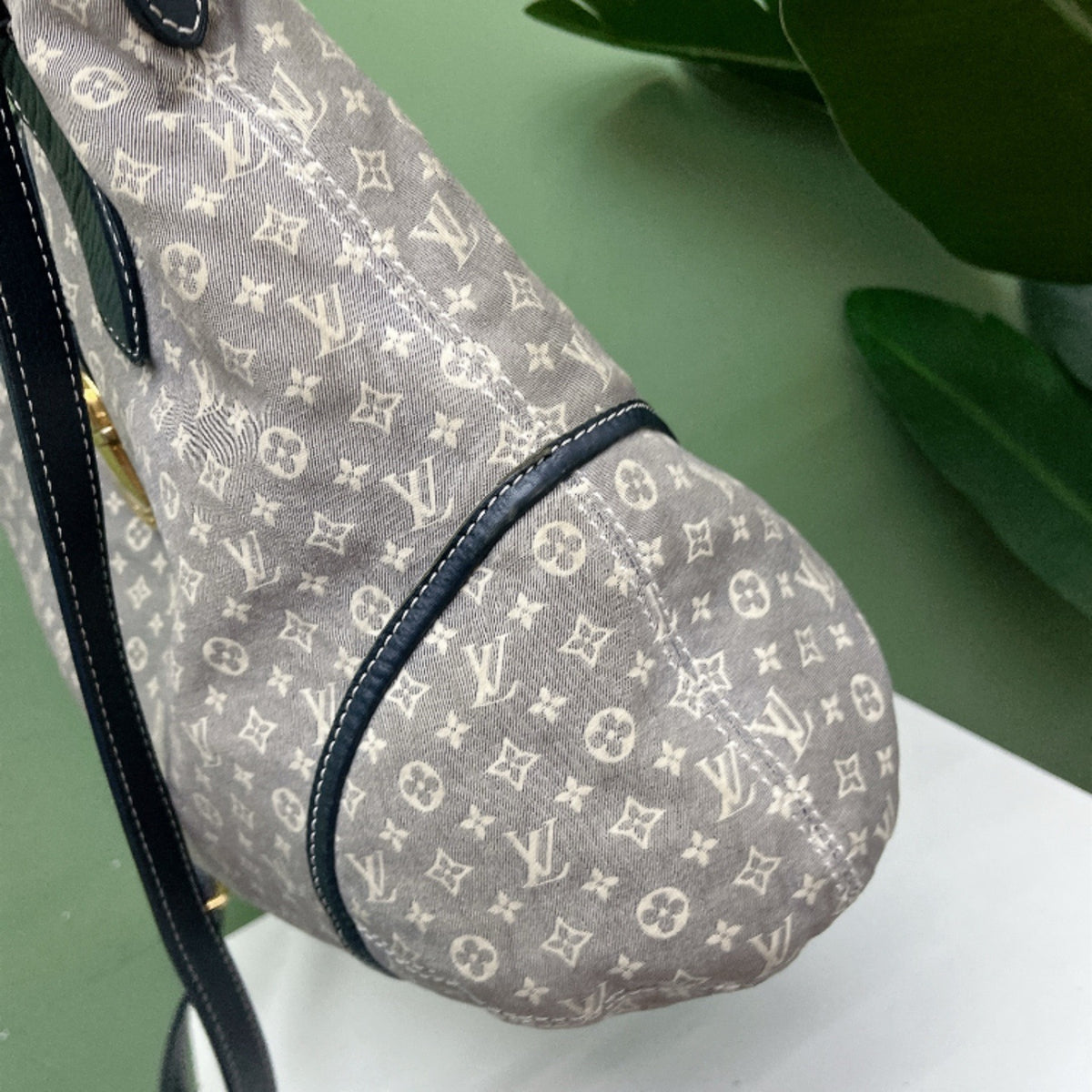 Louis Vuitton - Other - Cloth - Grey - (large)