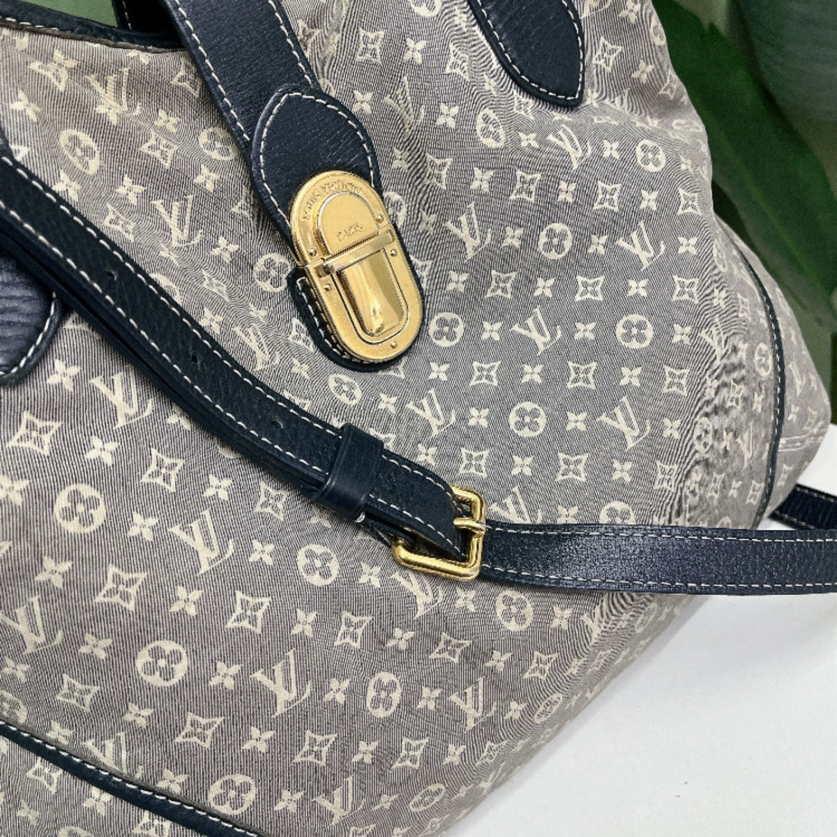 Louis Vuitton - Other - Cloth - Grey - (large)