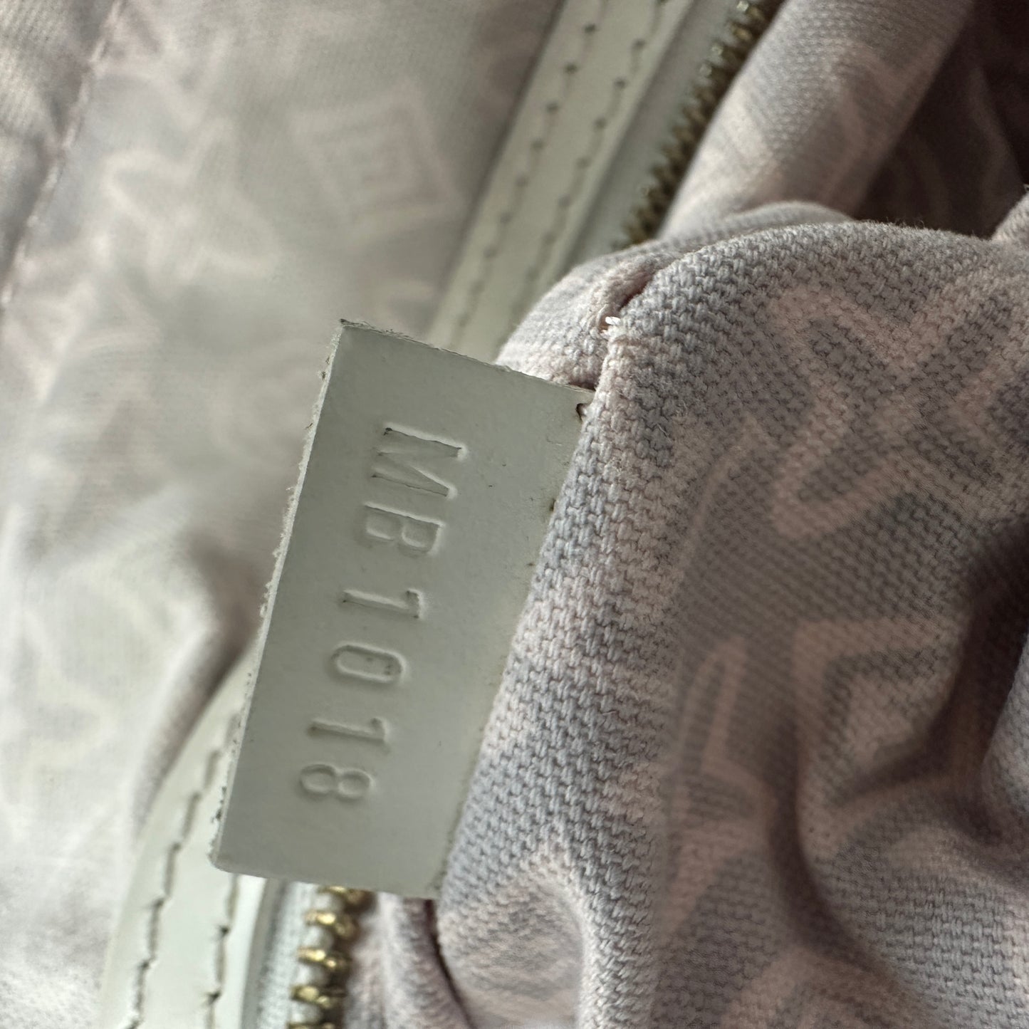 Louis Vuitton - Other - Cloth - Pink - (medium)