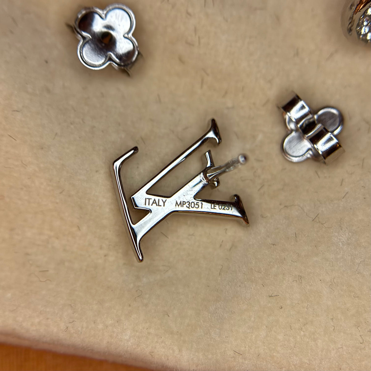 Louis Vuitton - Other - Crystal - Silver