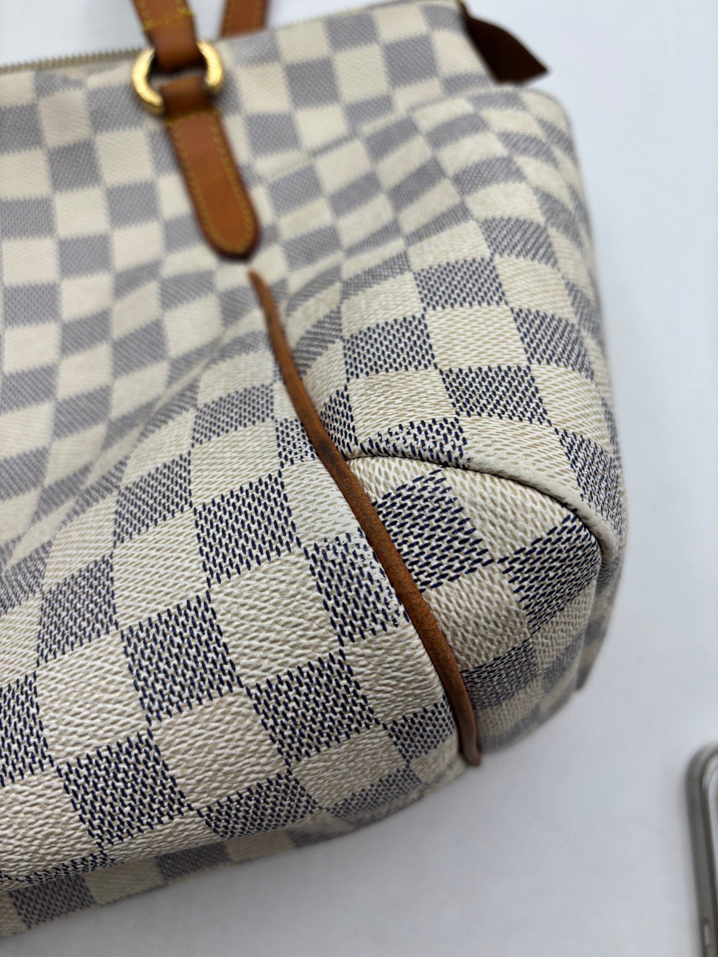 Louis Vuitton - Other - Damier Azur coated canvas with natural cowhide leather trim - White - (medium)