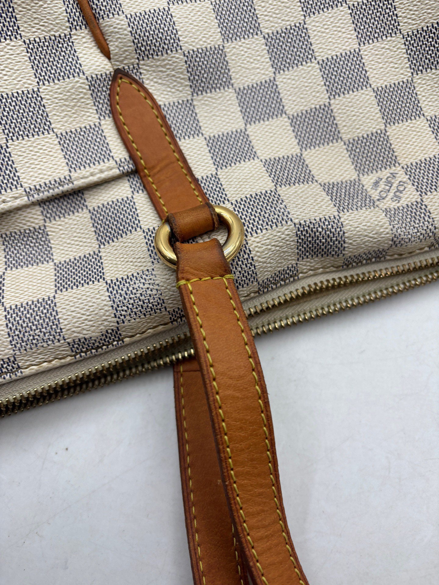 Louis Vuitton - Other - Damier Azur coated canvas with natural cowhide leather trim - White - (medium)