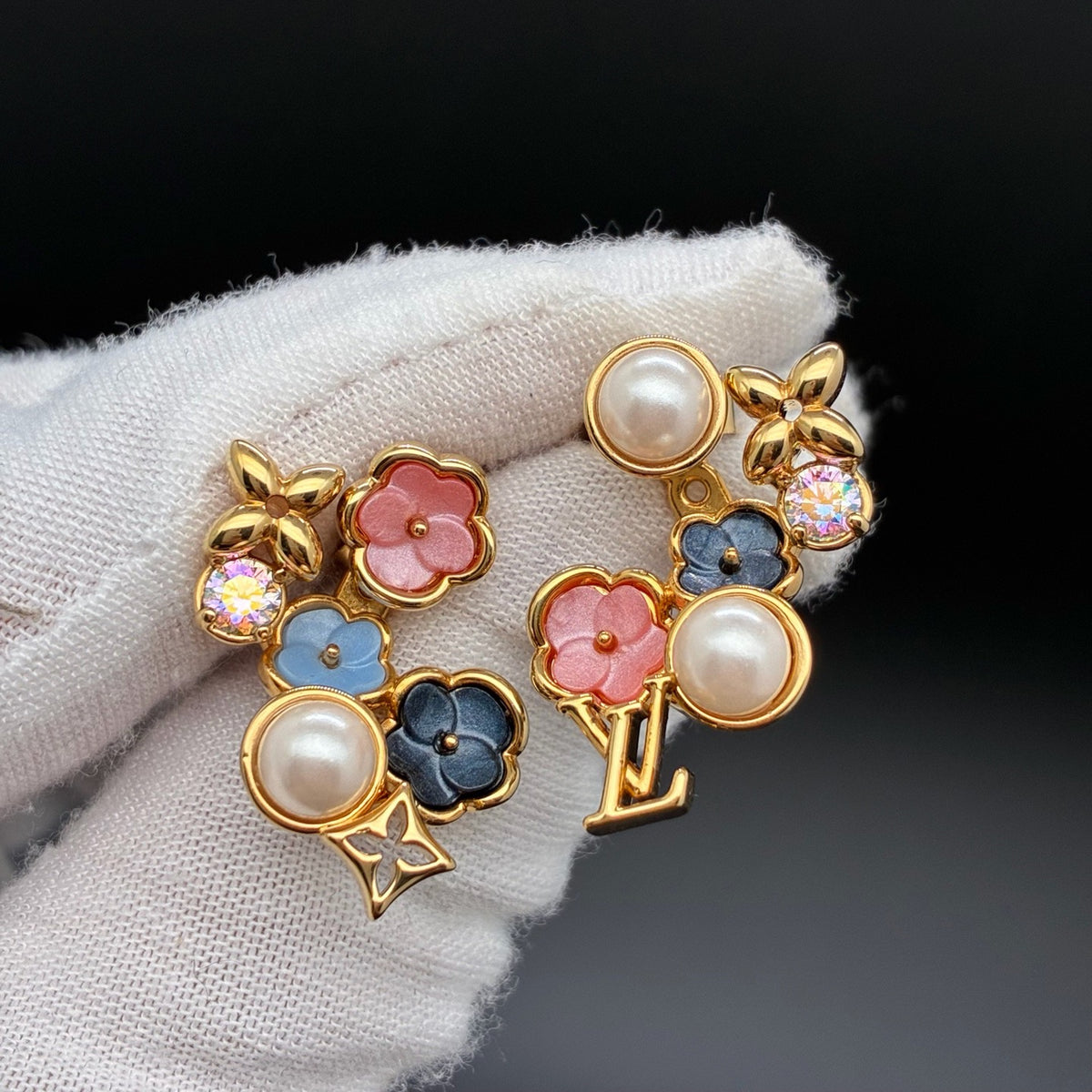 Louis Vuitton - Other - Gold-tone metal setting with pearl and decorative stone accents; exact composition is unverified. - Multicolour
