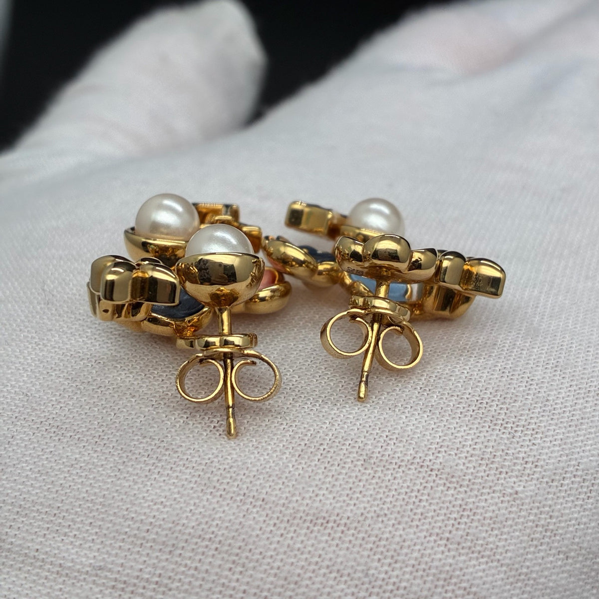 Louis Vuitton - Other - Gold-tone metal setting with pearl and decorative stone accents; exact composition is unverified. - Multicolour