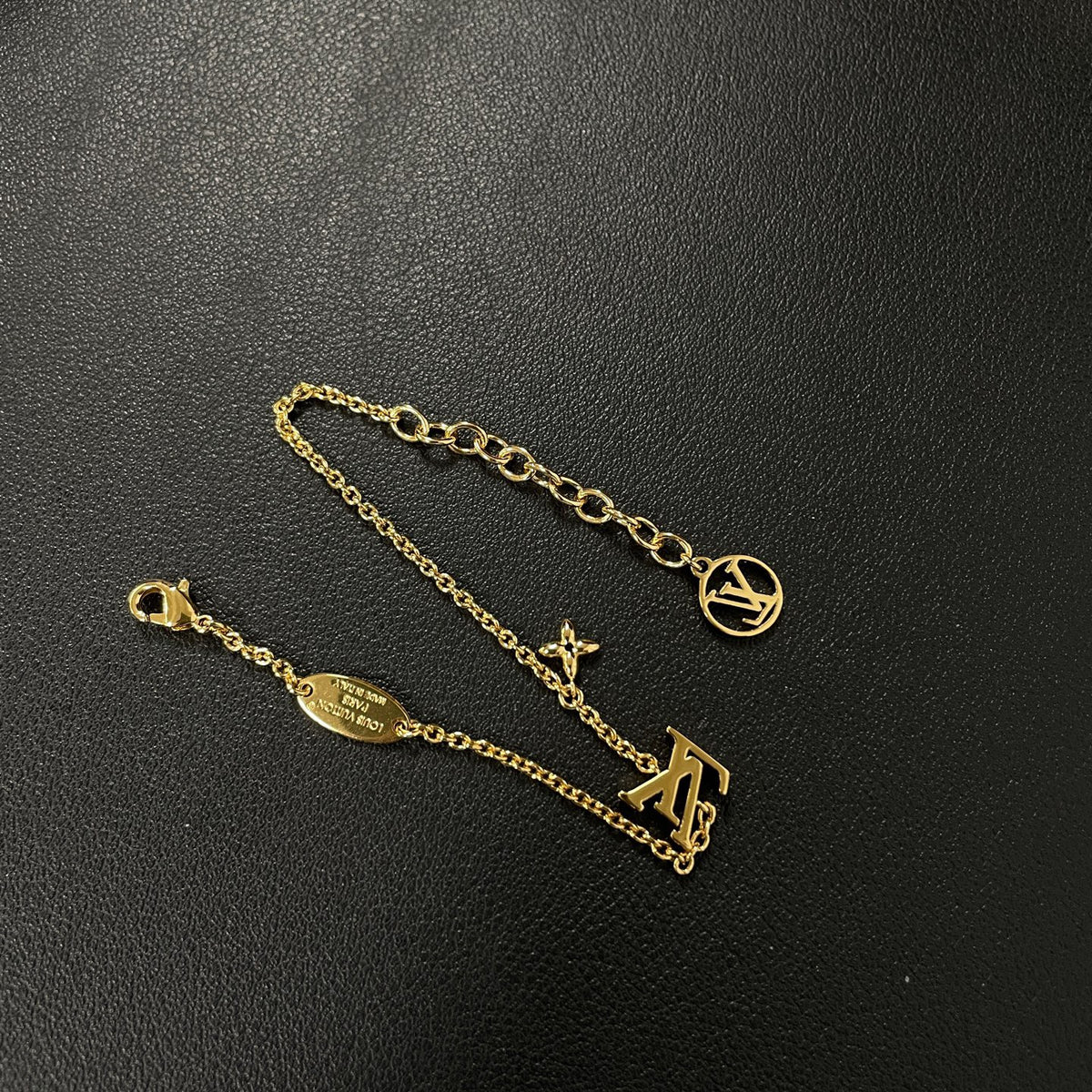 Louis Vuitton - Other - Gold-tone metal with clear stones. - Gold - (18 cm)