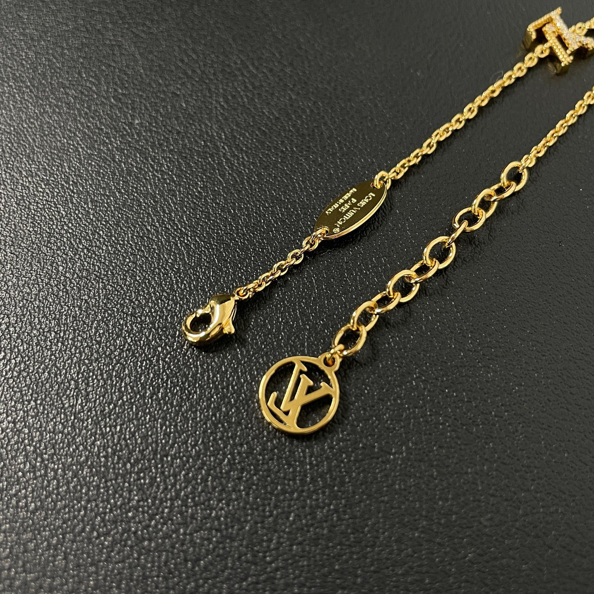 Louis Vuitton - Other - Gold-tone metal with clear stones. - Gold - (18 cm)