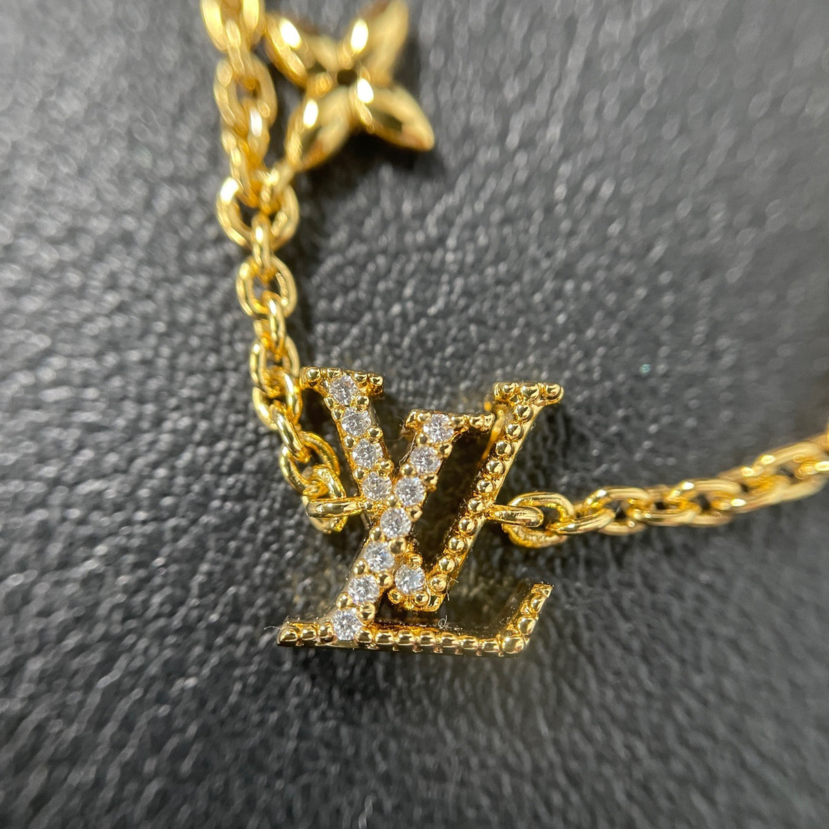 Louis Vuitton - Other - Gold-tone metal with clear stones. - Gold - (18 cm)