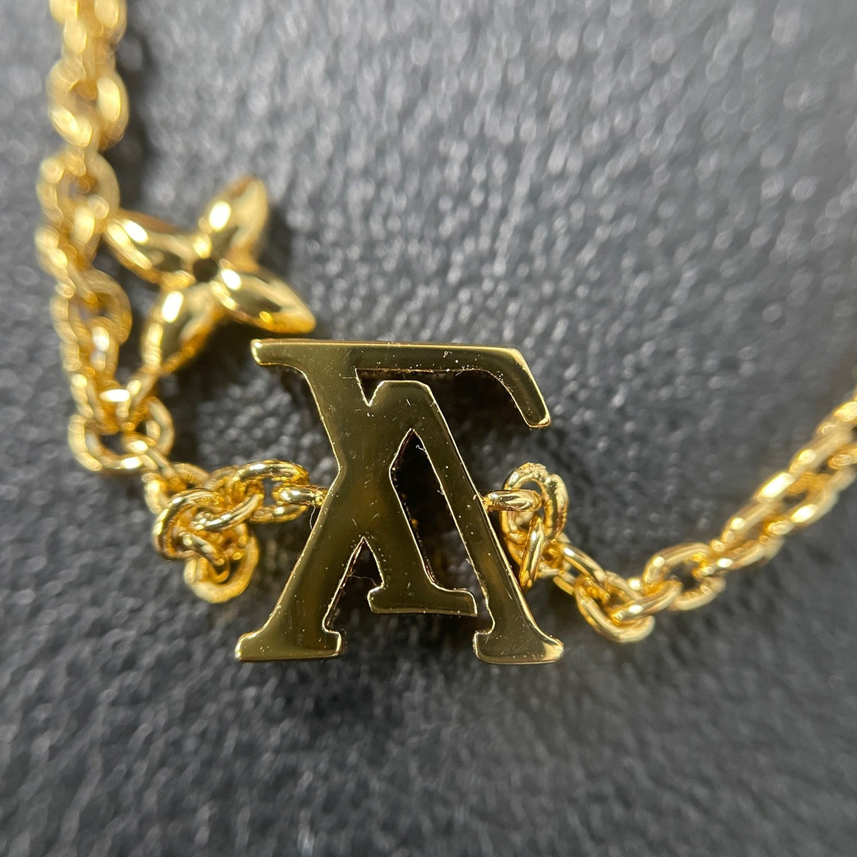 Louis Vuitton - Other - Gold-tone metal with clear stones. - Gold - (18 cm)