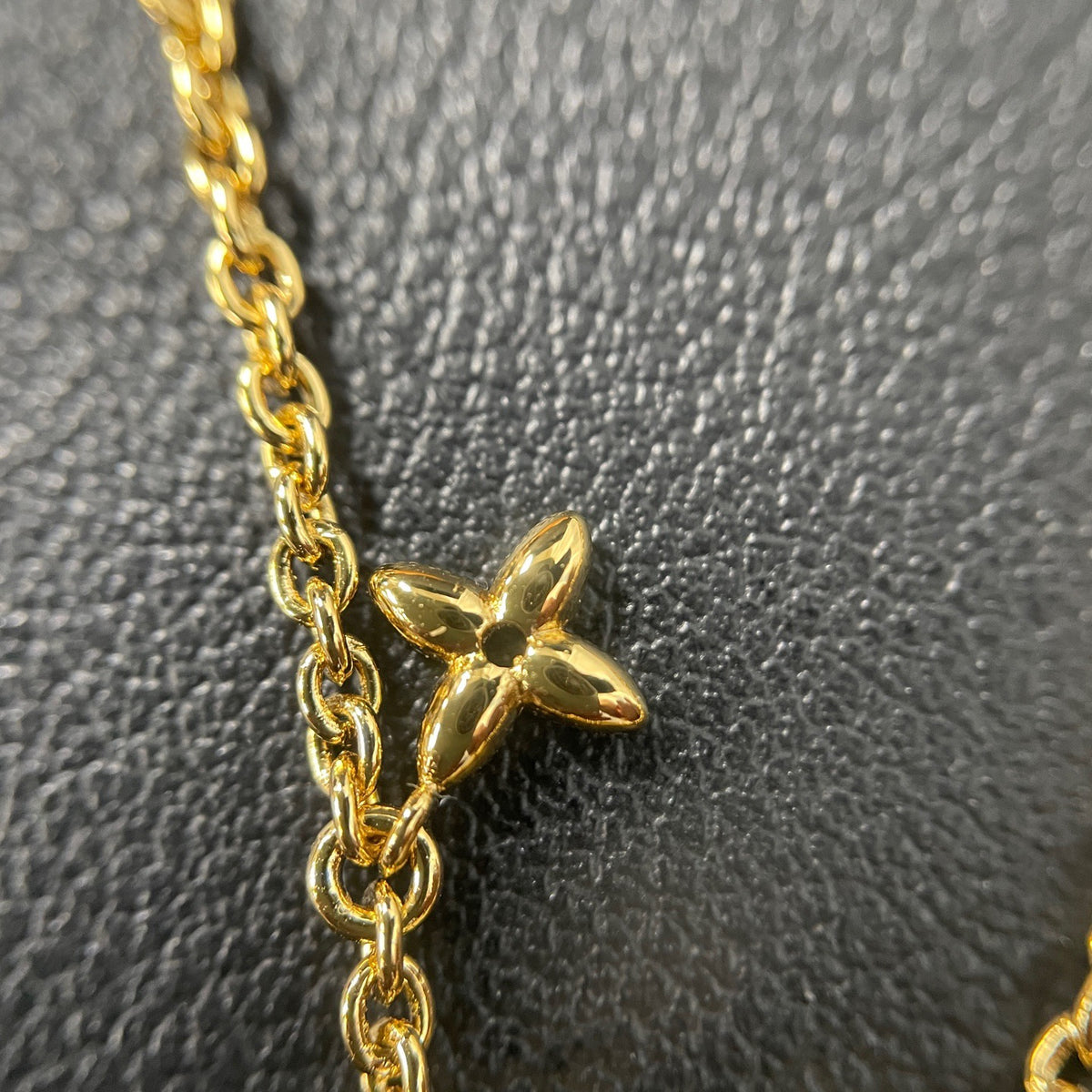 Louis Vuitton - Other - Gold-tone metal with clear stones. - Gold - (18 cm)