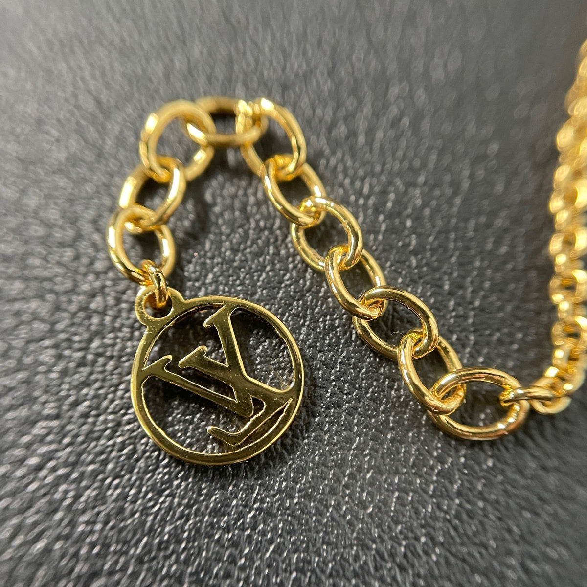 Louis Vuitton - Other - Gold-tone metal with clear stones. - Gold - (18 cm)