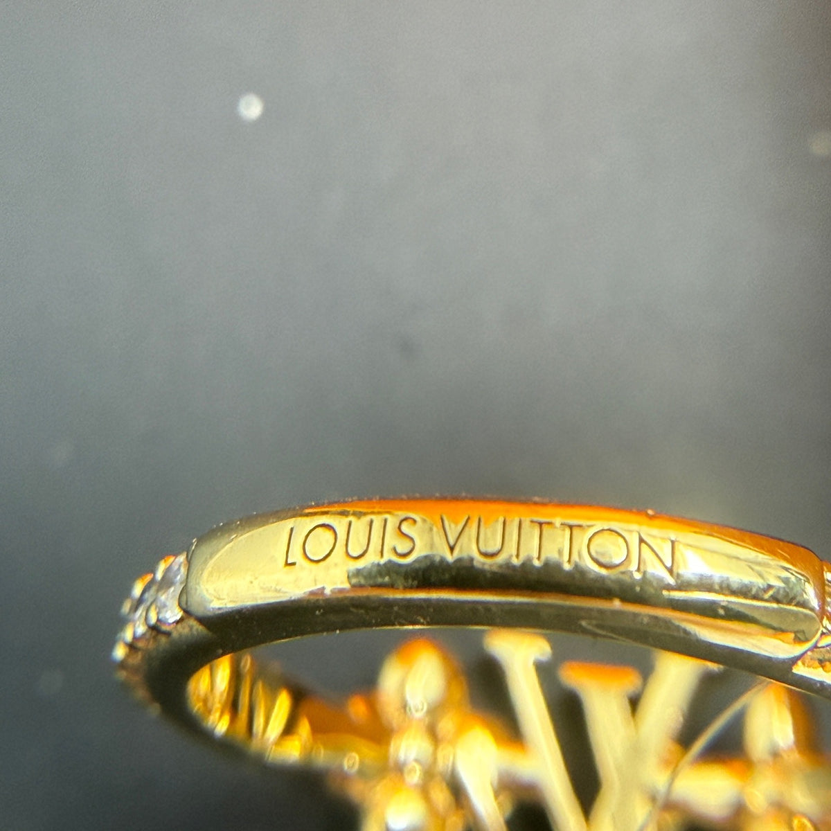 Louis Vuitton - Other - Gold-tone metal with diamond accents - Gold - (M)